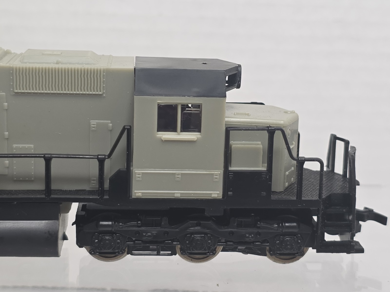 AHM HO Scale 5030-07 Undecorated EMD SD-40 W/ Flywheel Runs Read Desc. LNIB