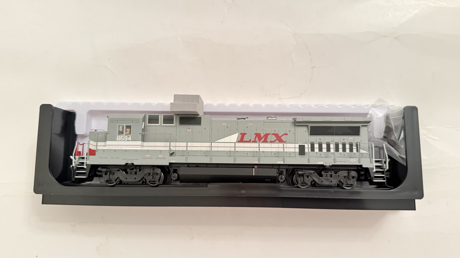 Atlas Silver HO 10004349 Dash 8-39B Loco LMX General Electric Leasing #8594