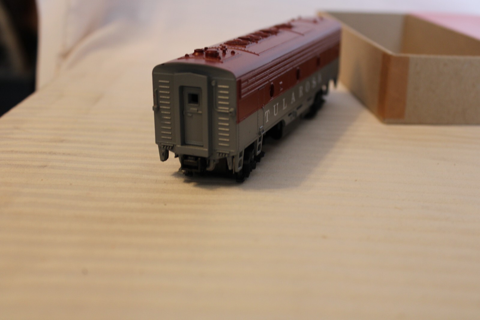 HO Scale Athearn, F-7B Diesel Locomotive, Tularosa, Red & Gray, DUMMY Engine