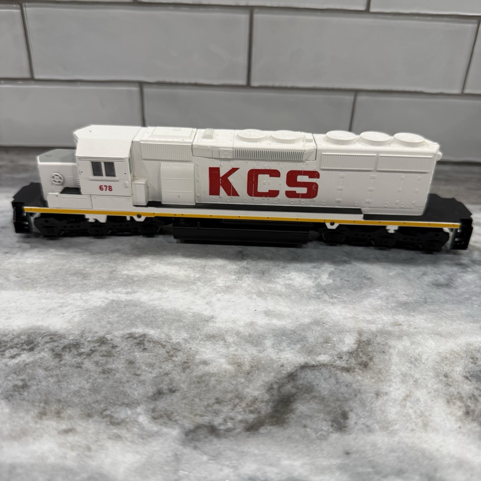 KCS #678 Diesel Locomotive Shell/Model Train White Kansas City Southern HO Scale