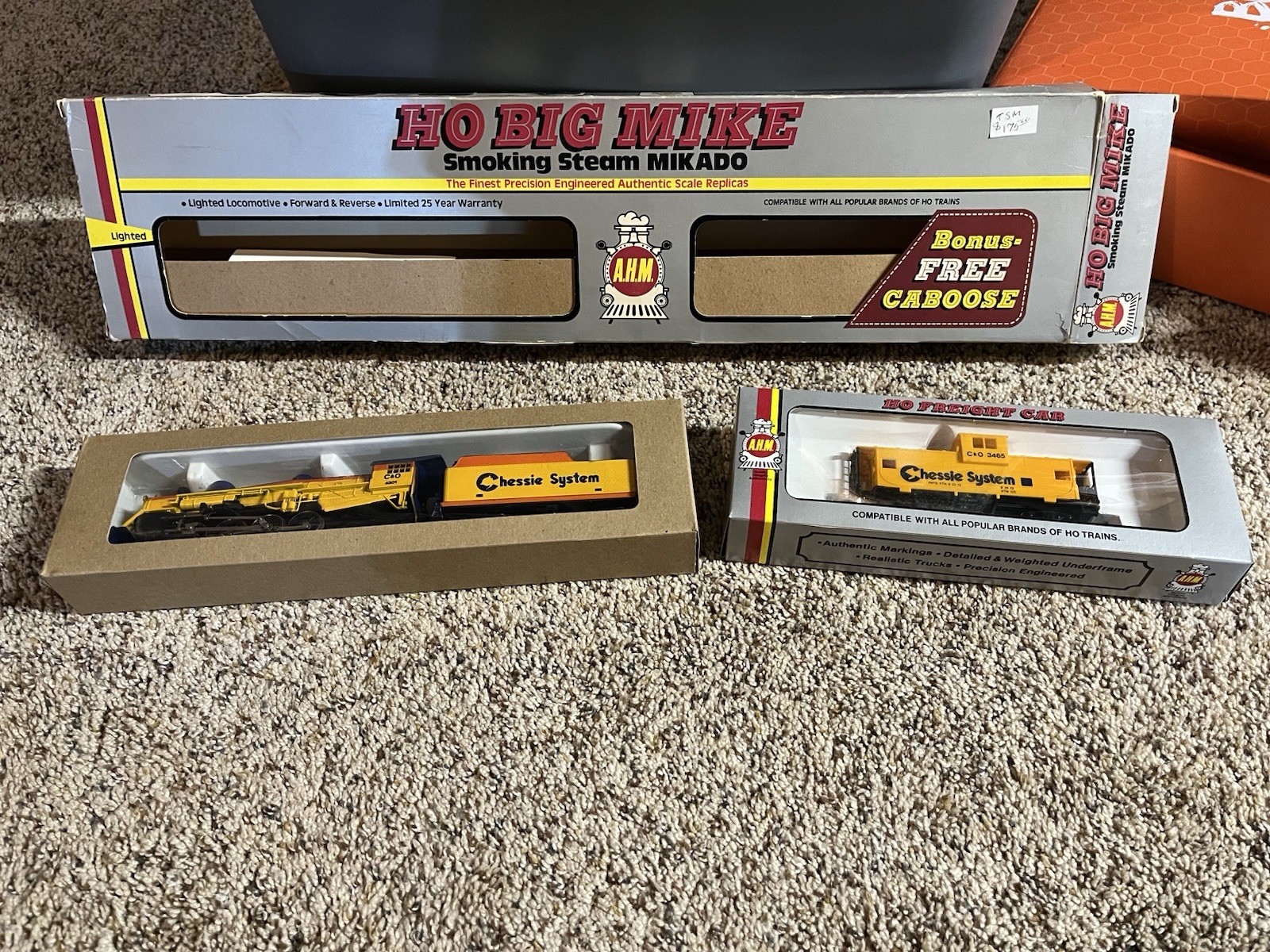 AHM HO Big Mike 2-8-2 Chessie System Mikado Steam Loco w/ Tender Smoke & Caboose