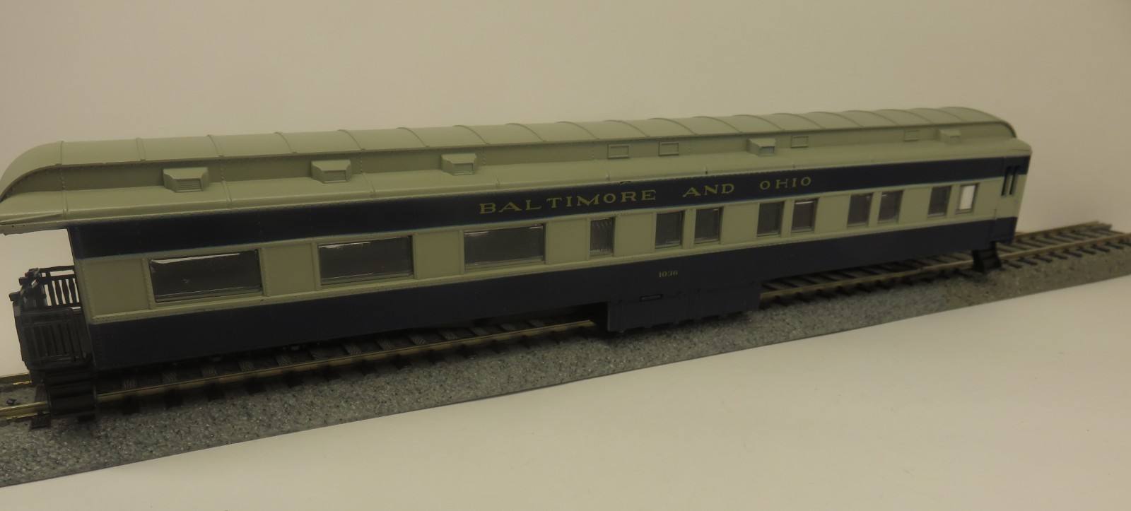 Athearn HO B&O Heavyweight Observation Car Body Shell and Underframe only