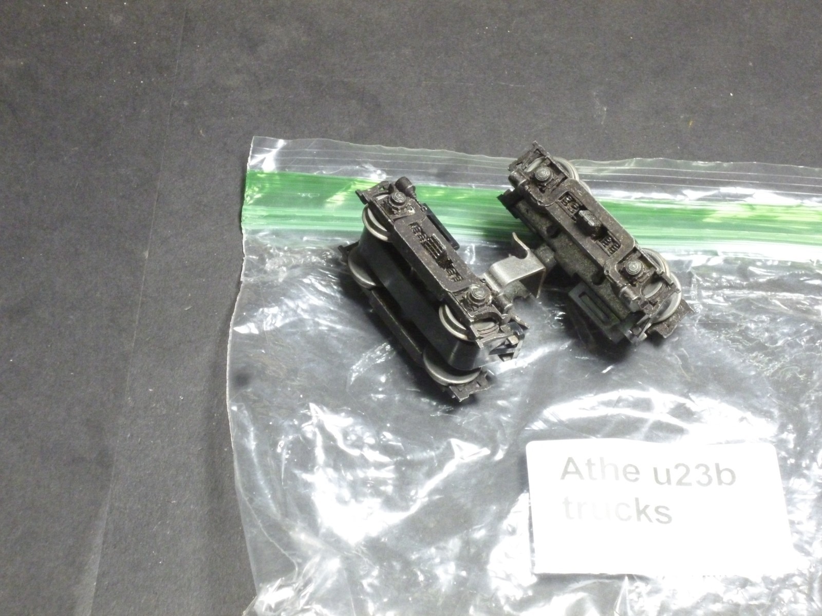 Ho Athearn Diesel locomotive U23B 4 wheel trucks pair vintage.