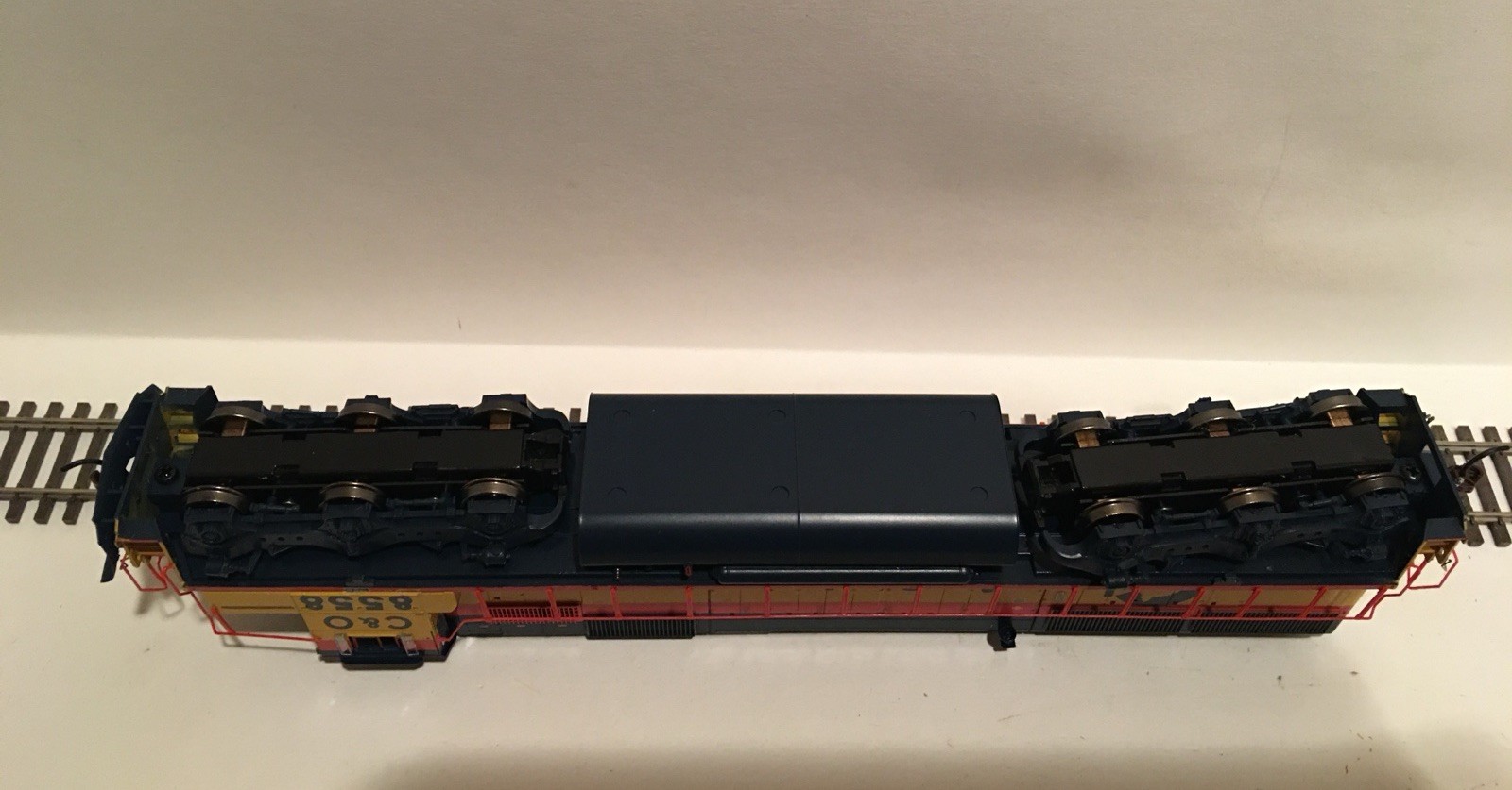 HO Athearn RTR 80413 Chessie System SD50 Powered Diesel Locomotive C&O #8558