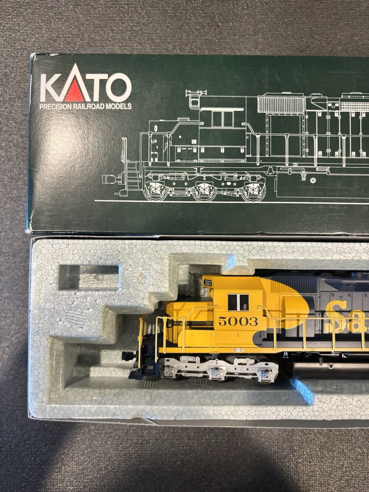 HO Scale KATO 37-6327 ATSF Santa Fe EMD SD40 Diesel Locomotive #5003