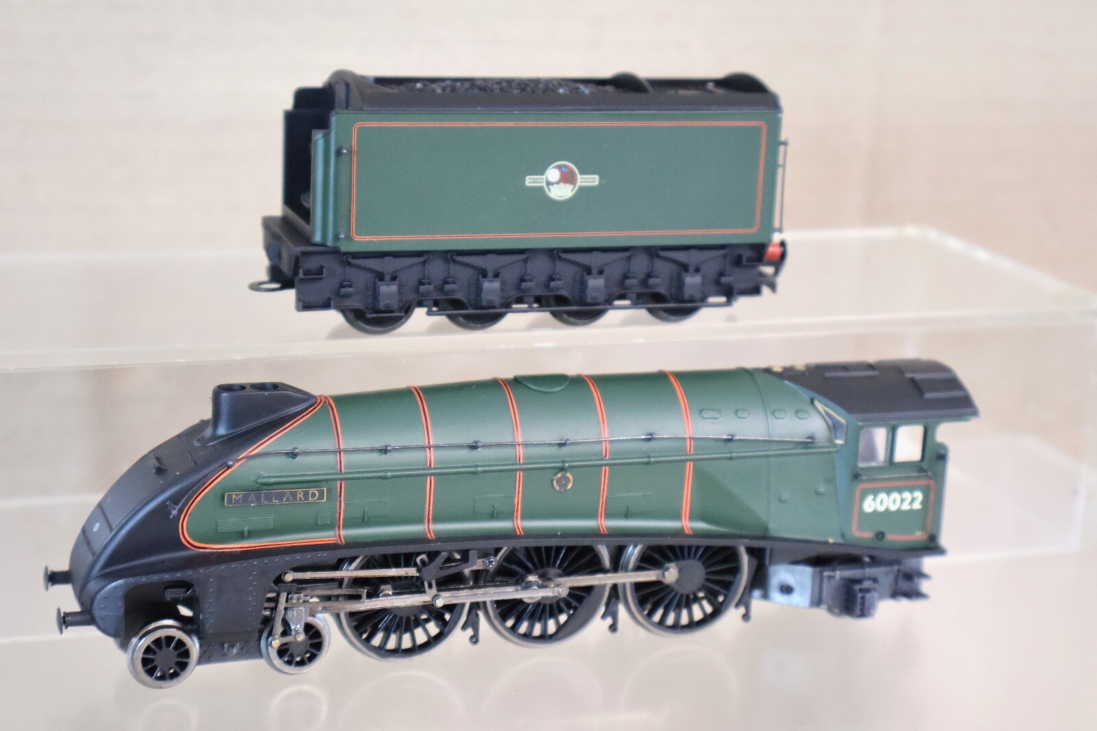 BACHMANN 31-957 RE NAMED BR 4-6-2 CLASS A4 LOCOMOTIVE 60022 MALLARD BOXED oj