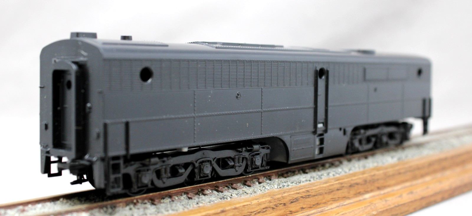 ATHEARN #3361 Undecorated Alco PB-1 Un-Powered DUMMY Diesel, C9