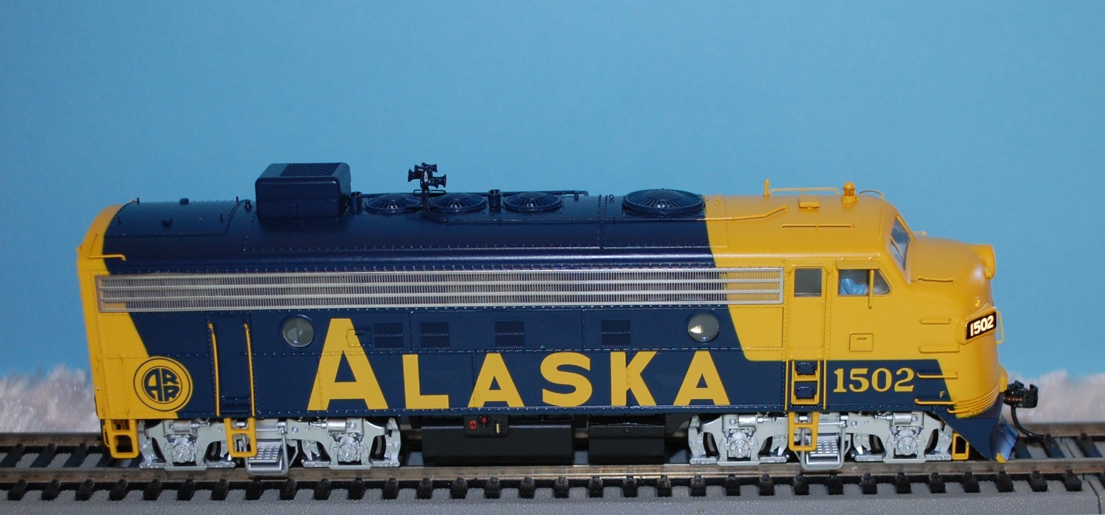 Walthers 920-40711 EMD F7A- Alaska Railroad #1502 locomotive Tsunami Sound & DCC