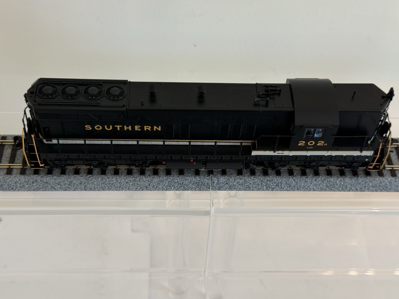 Walthers Proto 920-41613 EMD SD9 DCC/SOUND SOUTHERN #202 LN