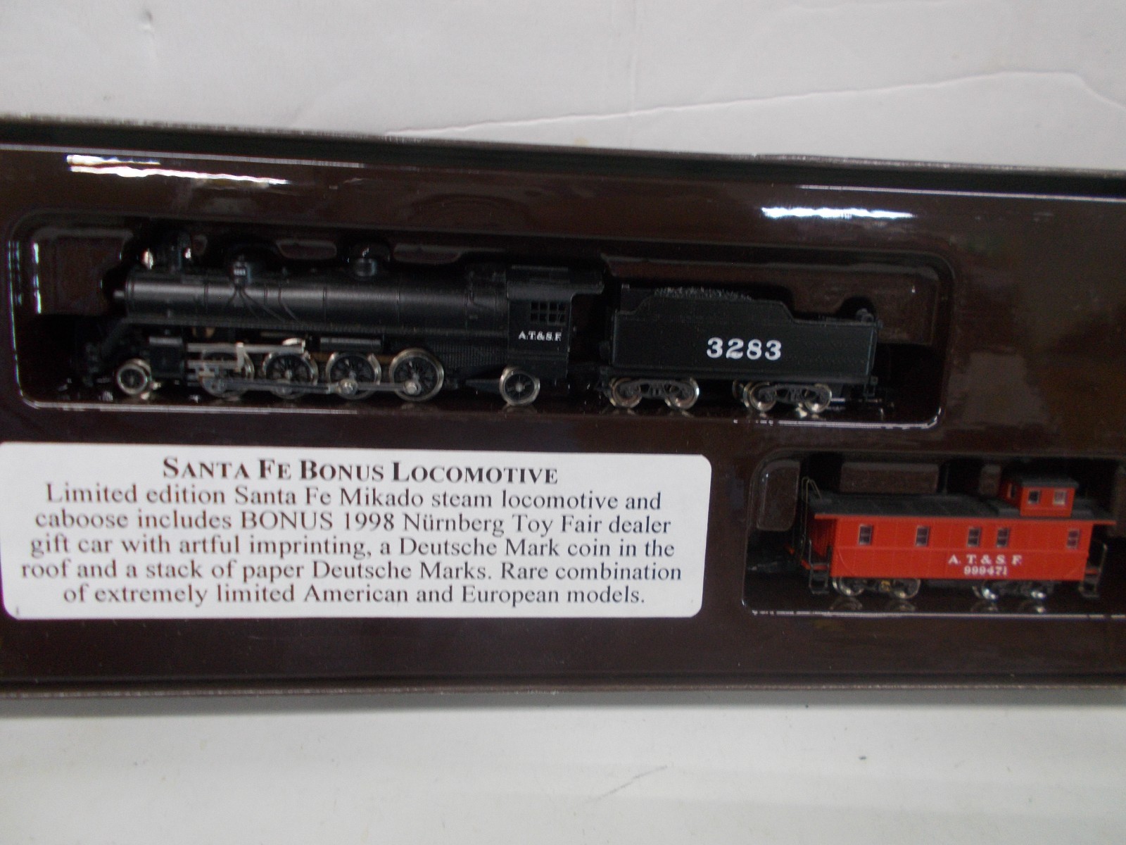 Z SCALE~MARKLIN # 88807B ~ A.T.S.F. 2-8-2 LOCOMOTIVE & TENDER & CABOOSE ~LOT A