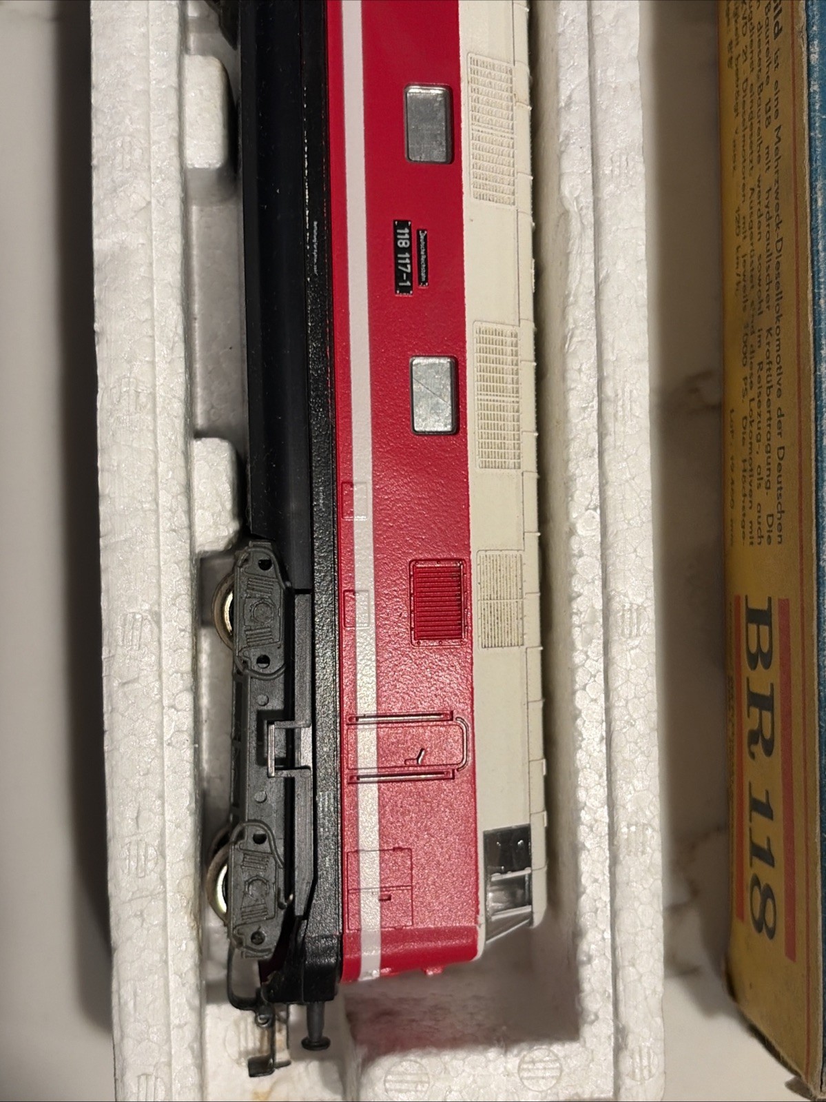 PIKO HO gauge BR 118 Diesel Locomotive in red & white livery