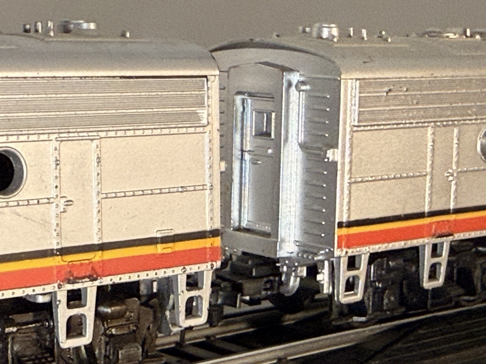 HO Scale Athearn Santa Fe F7 A/B Warbonnet Diesel Locomotive Powered A, Dummy B