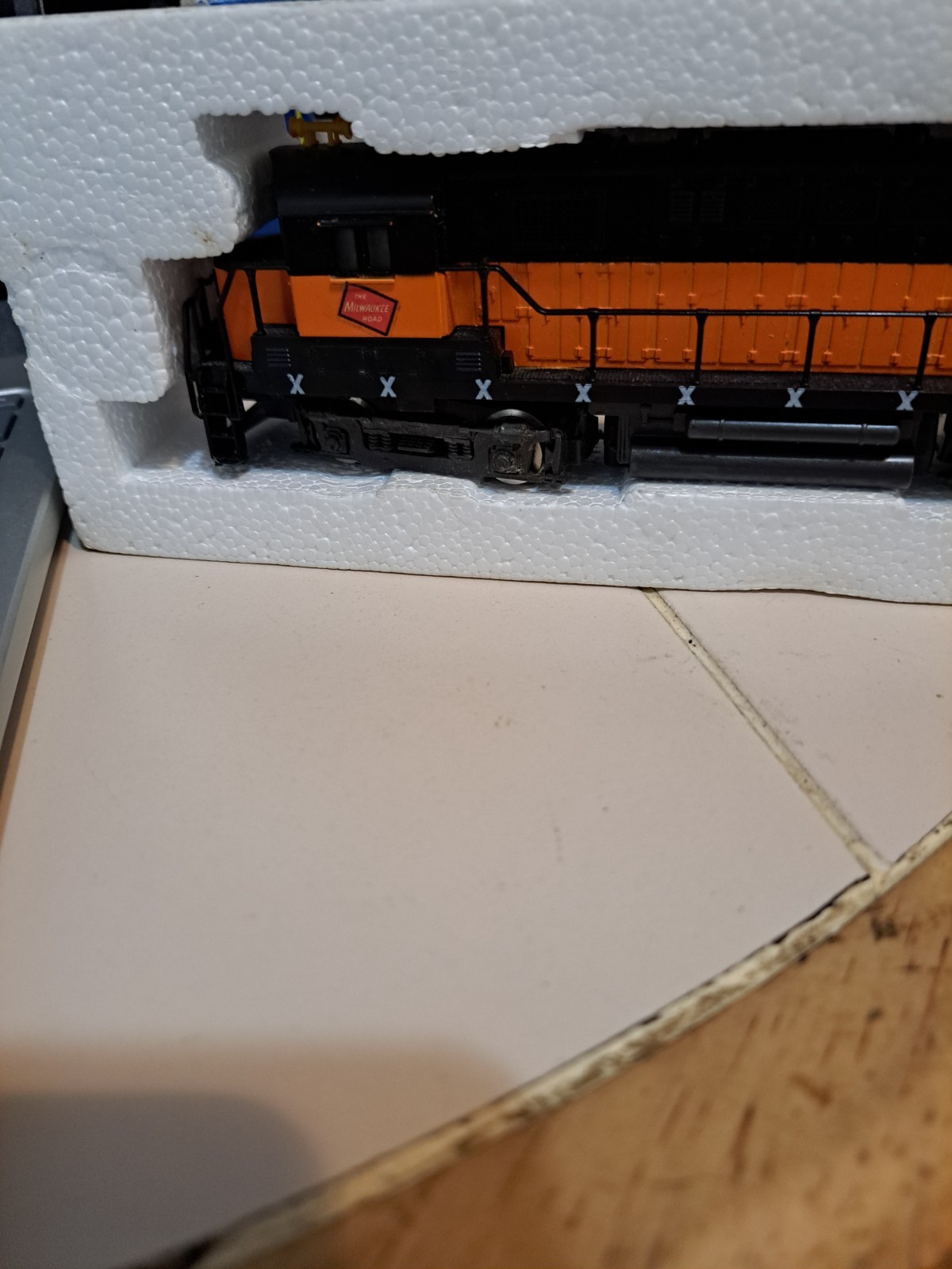 TESTED WORKS HO Scale AHM Alco Century 424 Locomotive Milwaukee Road