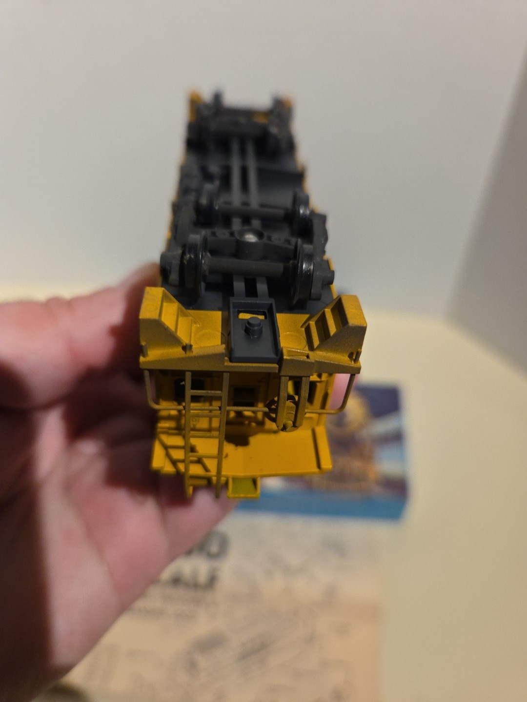 Athearn HO Southern #2400 SW-1500 Diesel Engine DC/ Alaska Railroad Caboose