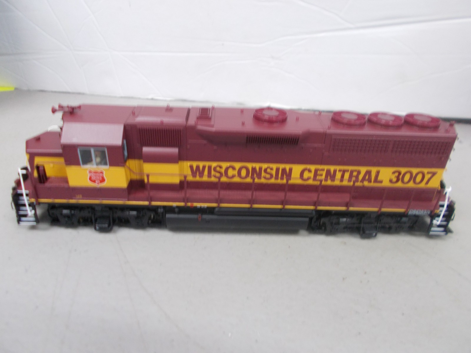 ATLAS MASTER # 9723~WISCONSIN CENTRAL GP-40 LOCOMOTIVE # 3007 WITH DCC~HO SCALE