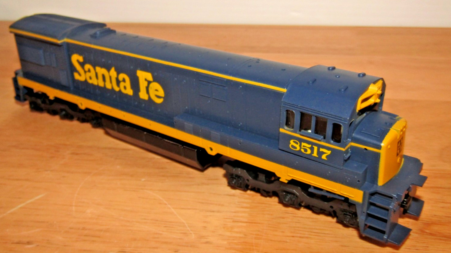 Athearn HO 3501 Santa Fe U33-C Powered Engine Diesel Locomotive 8517 NEW