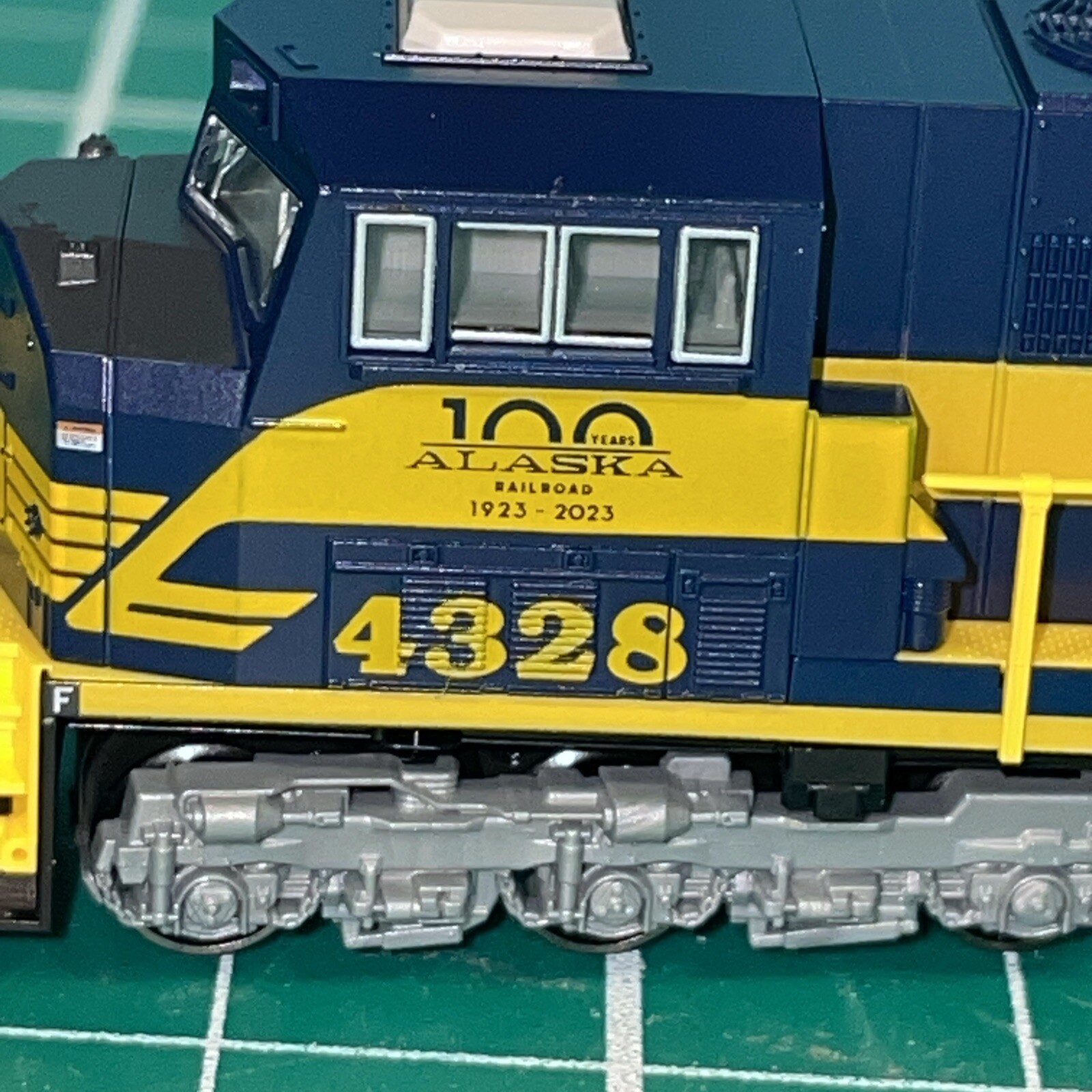 New! Kato N-Scale 176-6412 SD70MAC Alaska 100 Years $145.00 Make Offer