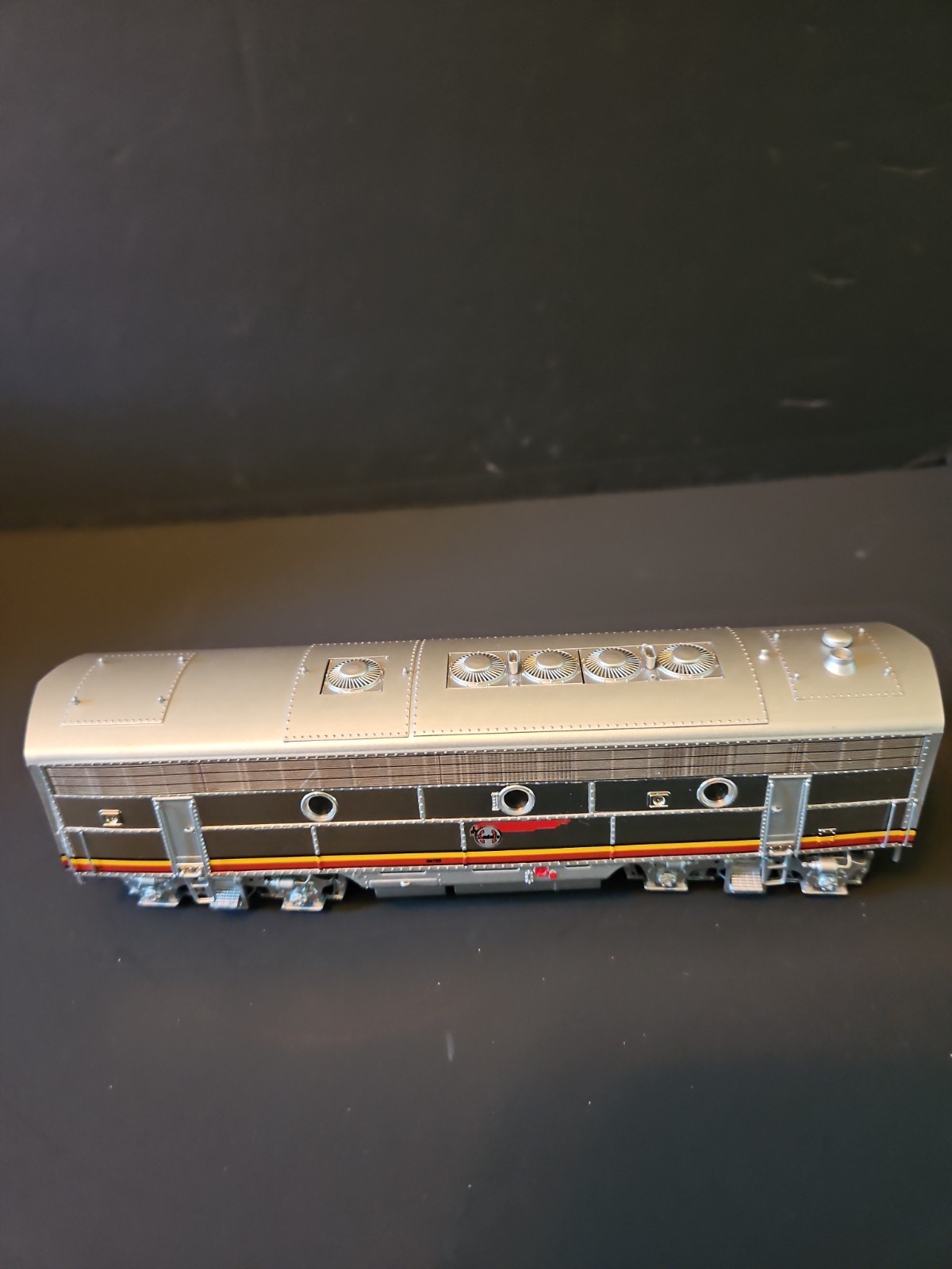 Broadway Limited AT&SF War Bonnet – EMD F7 B AT&SF #37A Parts only