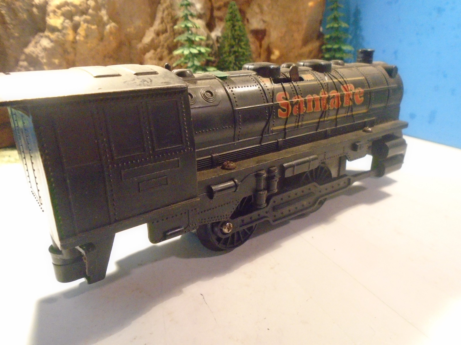DURHAM INDUSTRIES 027 SCALE WINDUP PLASTIC SANTA FE STEAM LOCO No 8803 5-101-5