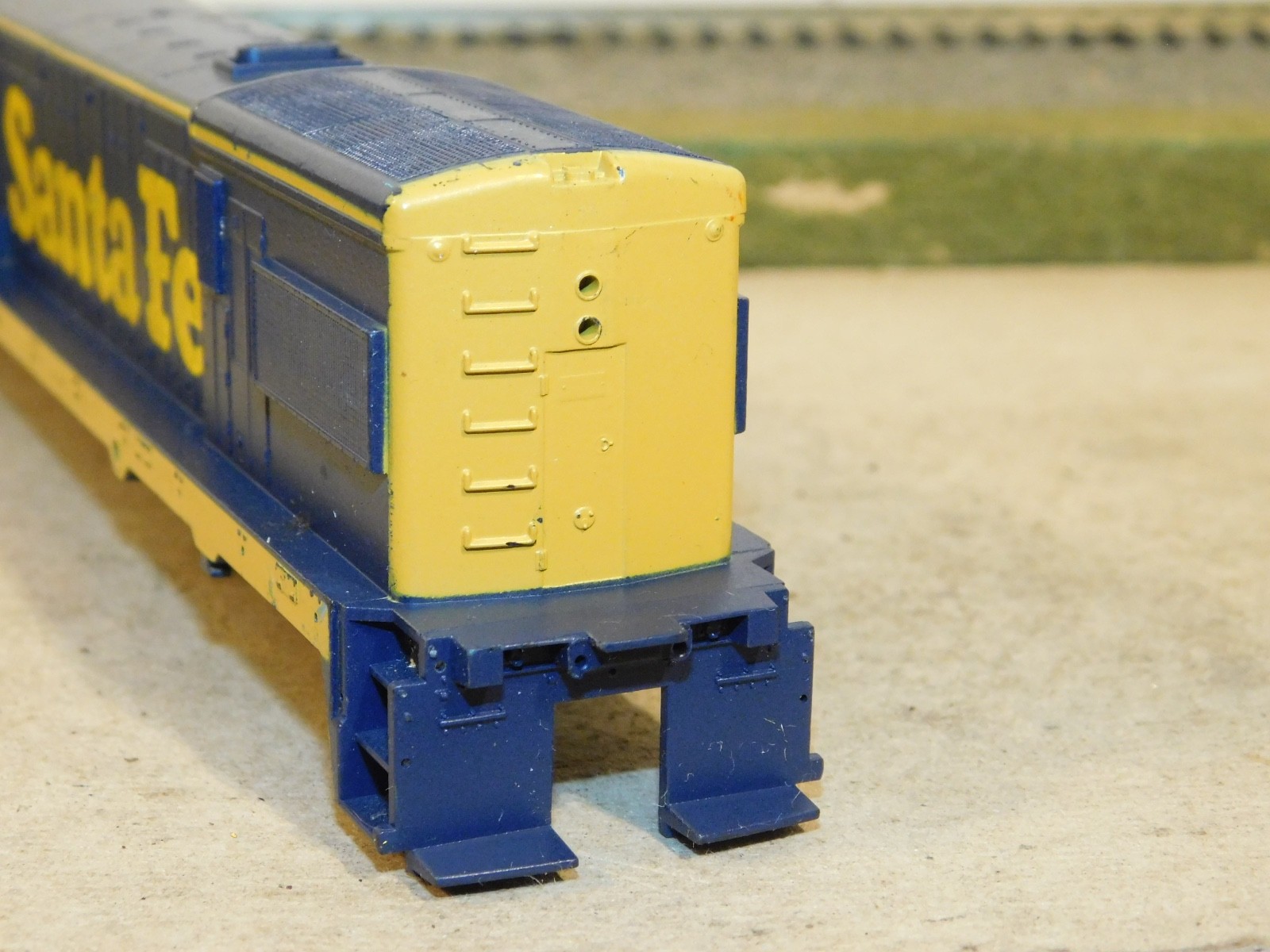 Athearn HO Parts Santa Fe GE-B Diesel Locomotive Shell, #6308