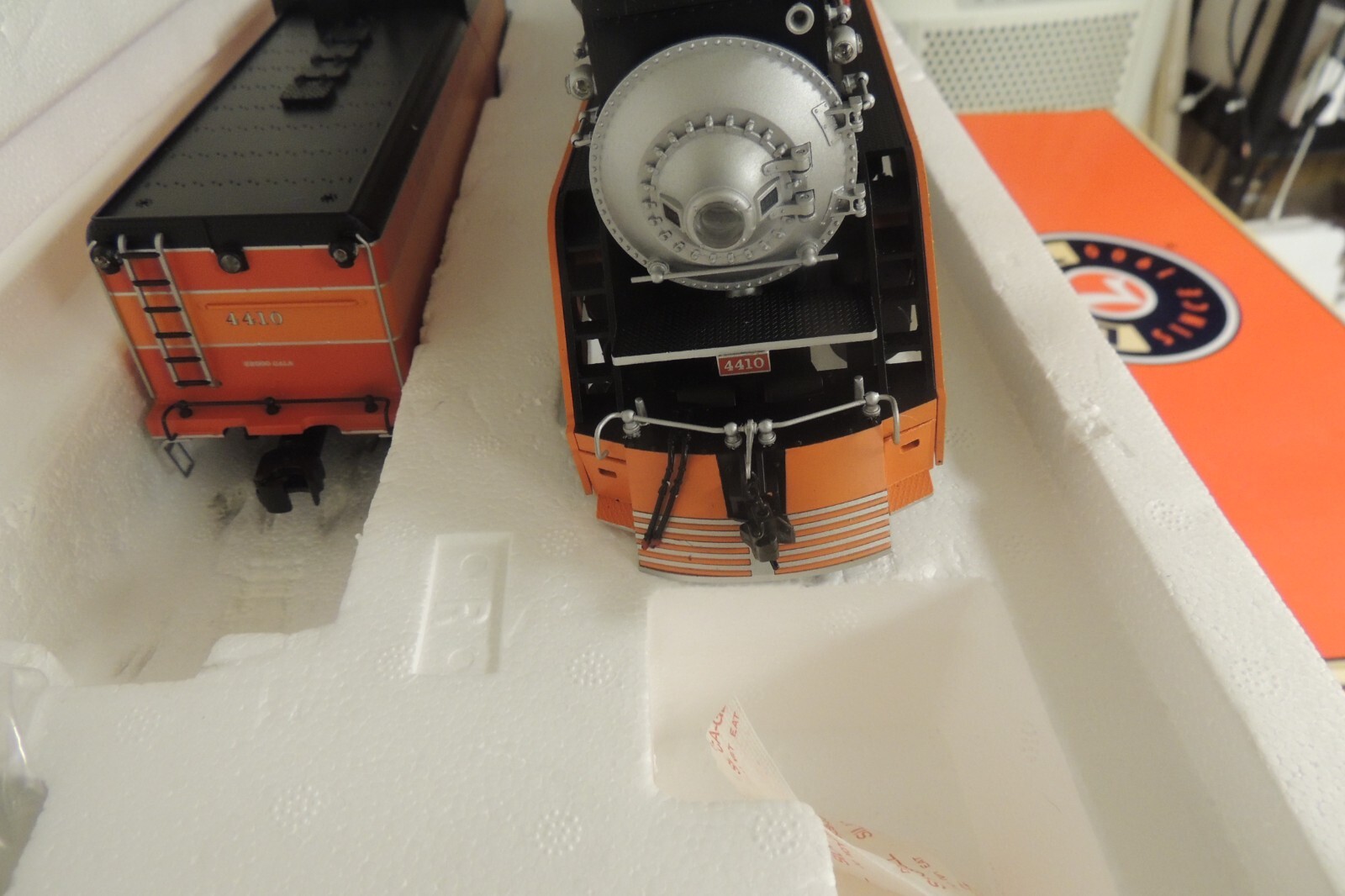 Lionel 6-38079 Southern Pacific “Daylight’ TMCC Scale 4-8-4 GS-2 #4410