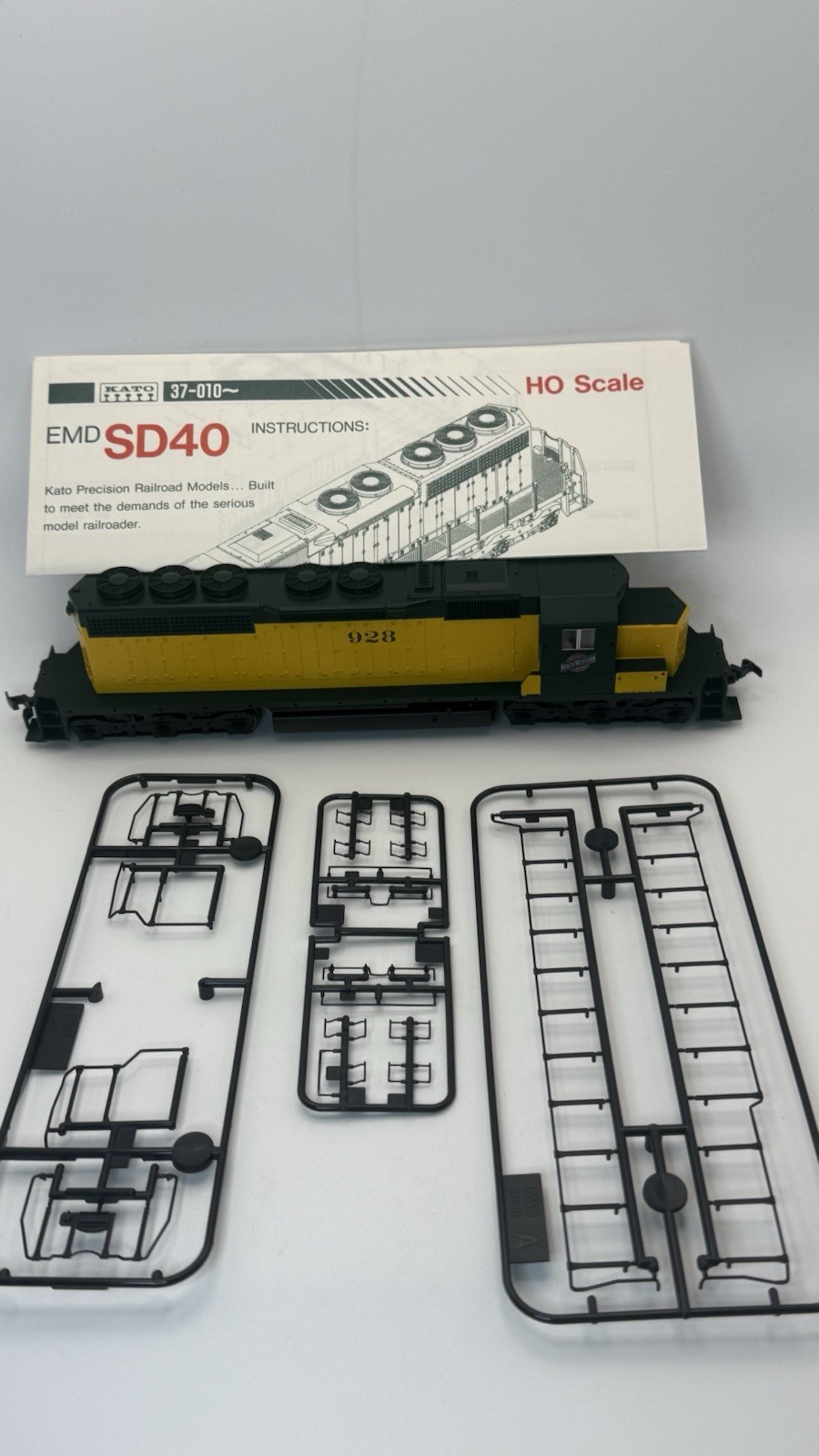 Kato HO EMD SD40 Chicago & North Western CNW 928 Diesel 37-018