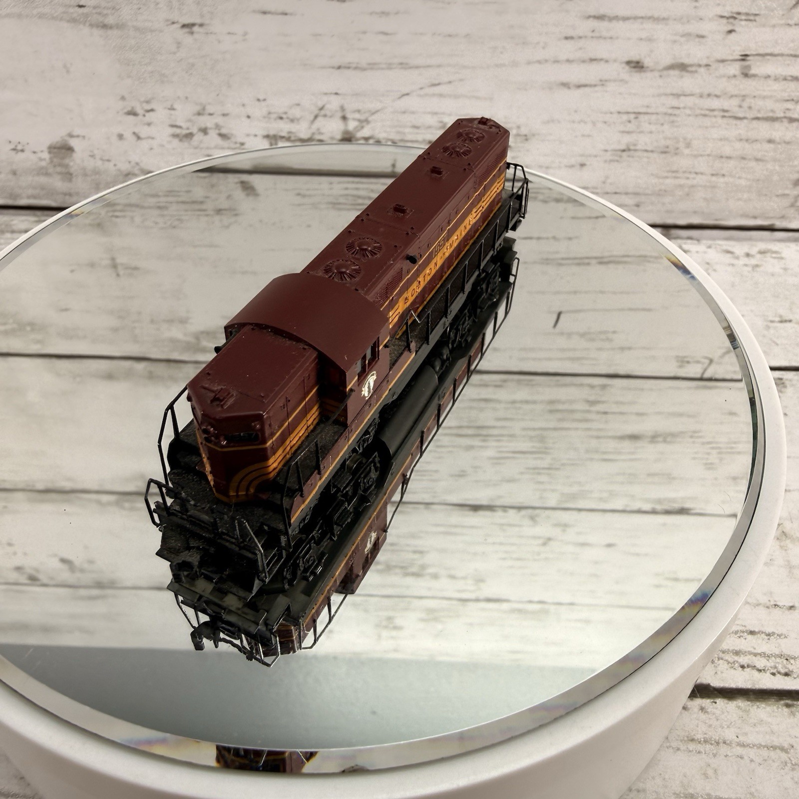 Atlas 48005 N Scale GP7 Phase 1 Boston Maine #1557 B&M Diesel Locomotive READ