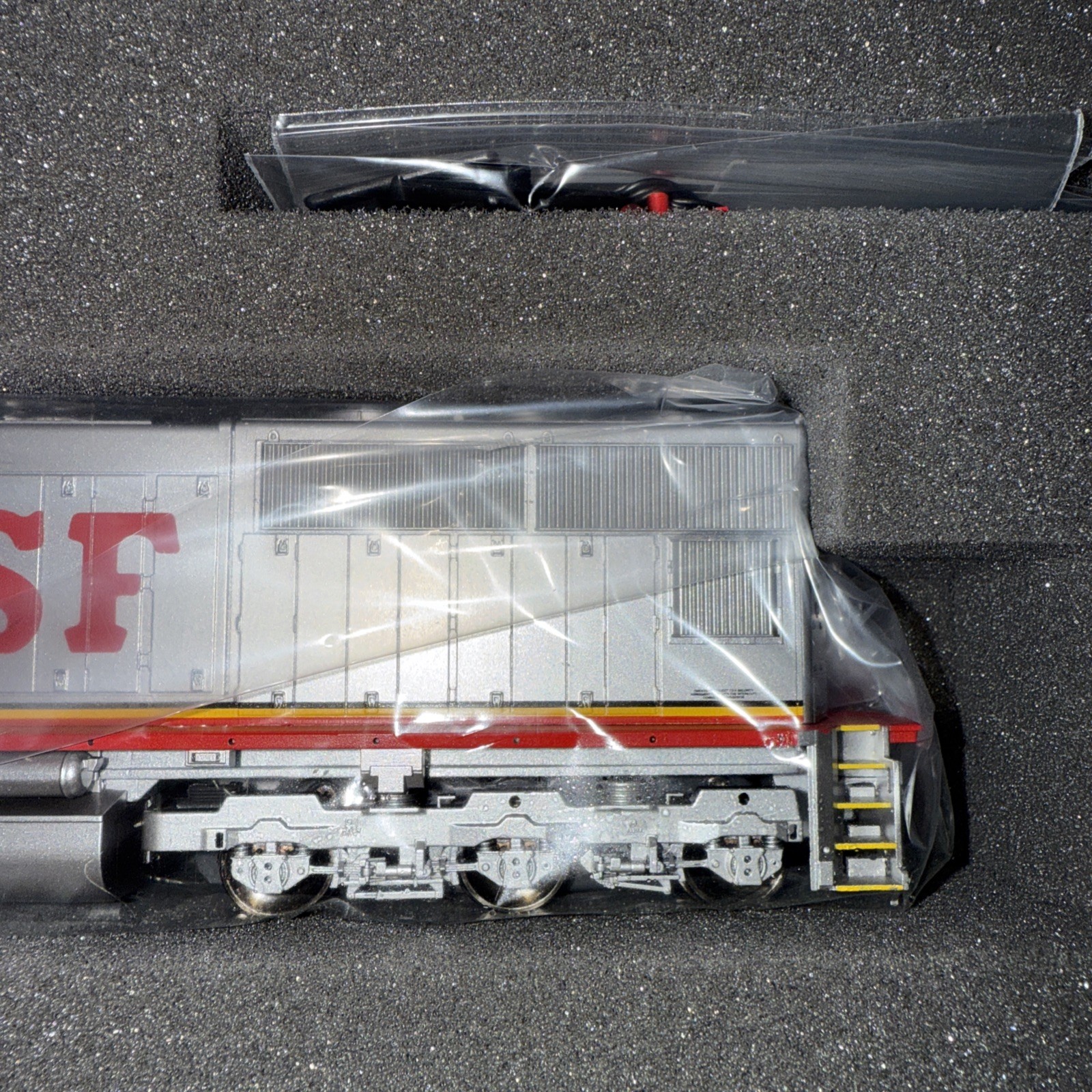 HO ATHEARN GENESIS G6136 SD75M BNSF NO Cab #