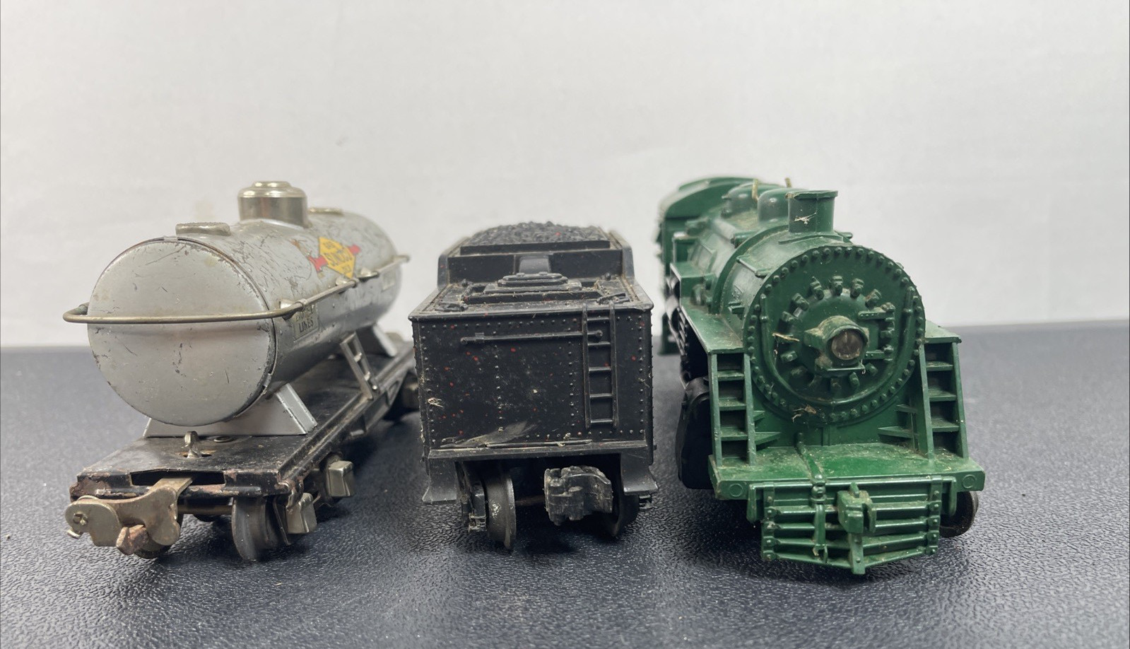 Vtg Lionel 8302 Green Steam Engine Locomotive w/ Nickel Tender Car & Sunoco Tank