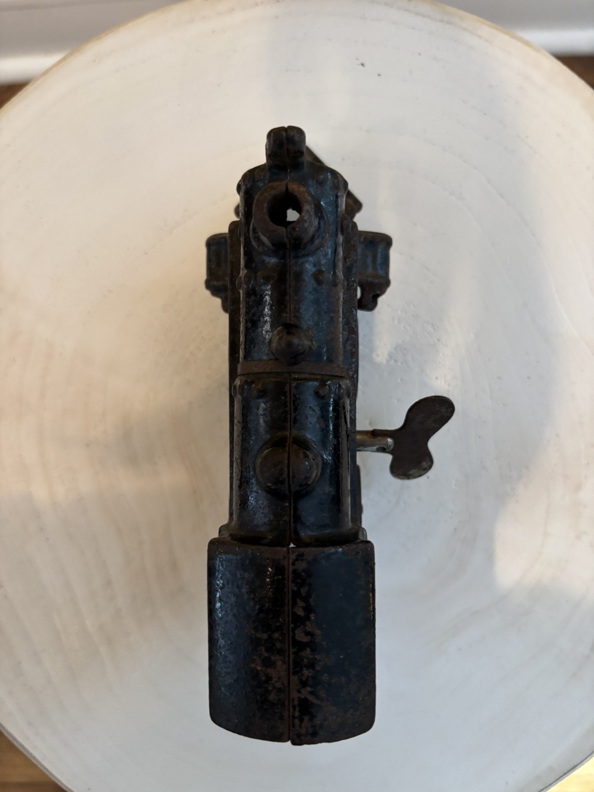HAFNER? 7 “Cast Iron Windup Locomotive Prewar w/key @ does not work