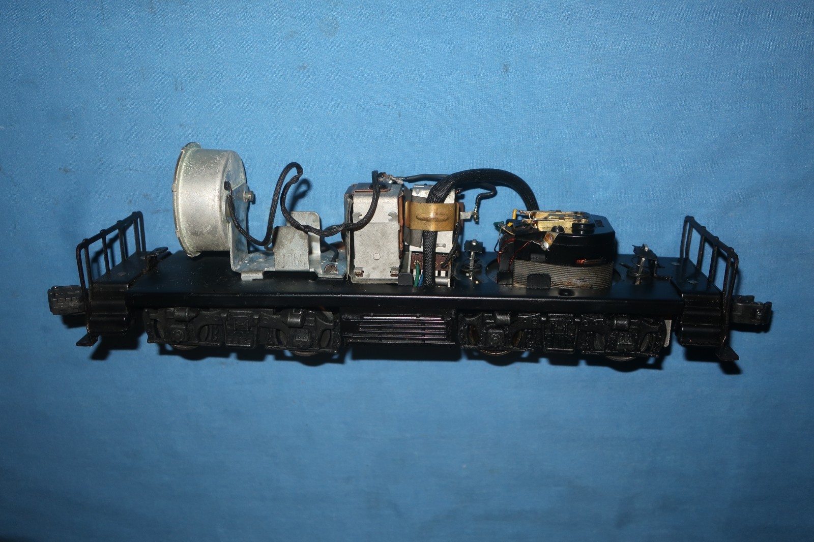 Lionel #600 Series NW2 Diesel Locomotive Motor/Chassis. Runs well.