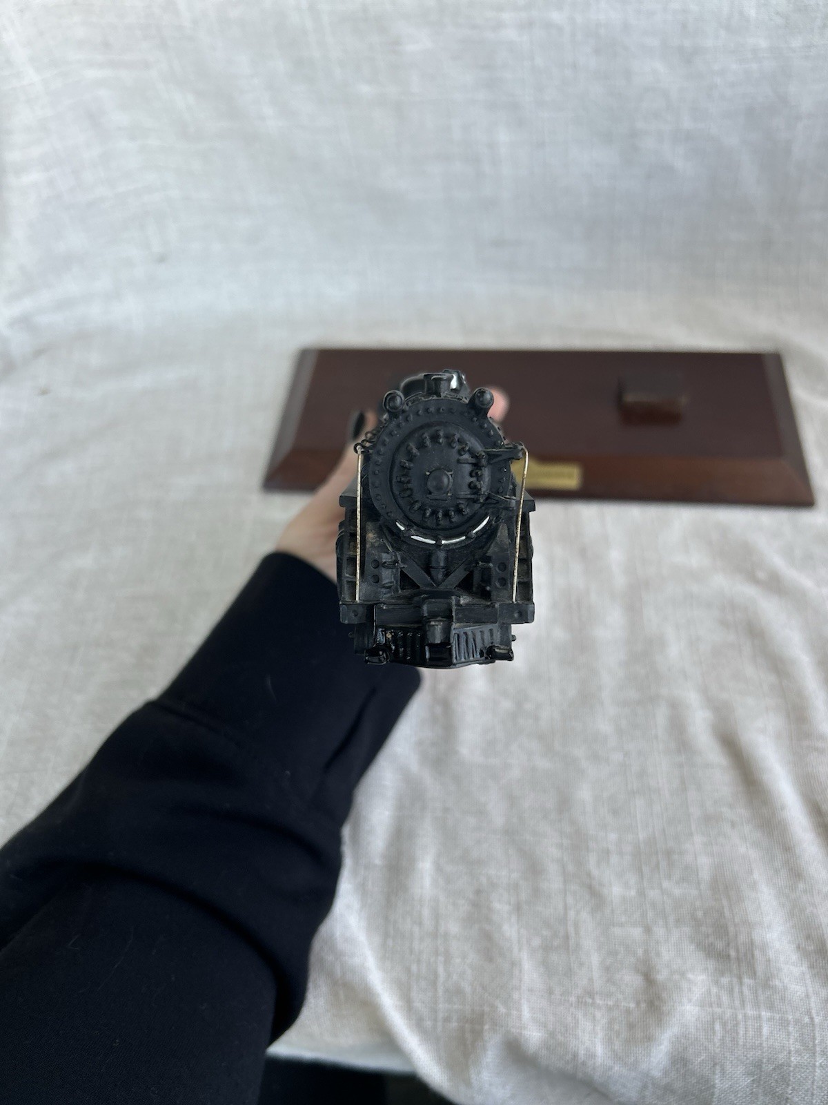 Vintage 1993 Avon 700E Hudson Locomotive Train Lionel Replica