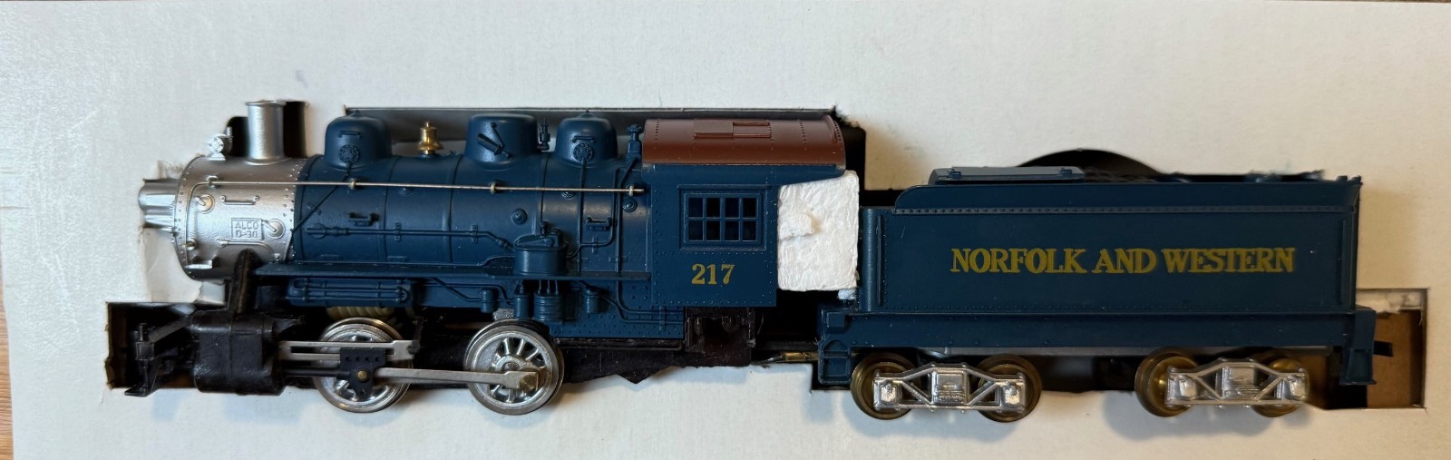 Tyco HO Scale Norfolk and Western 0-4-0 w/ Tender