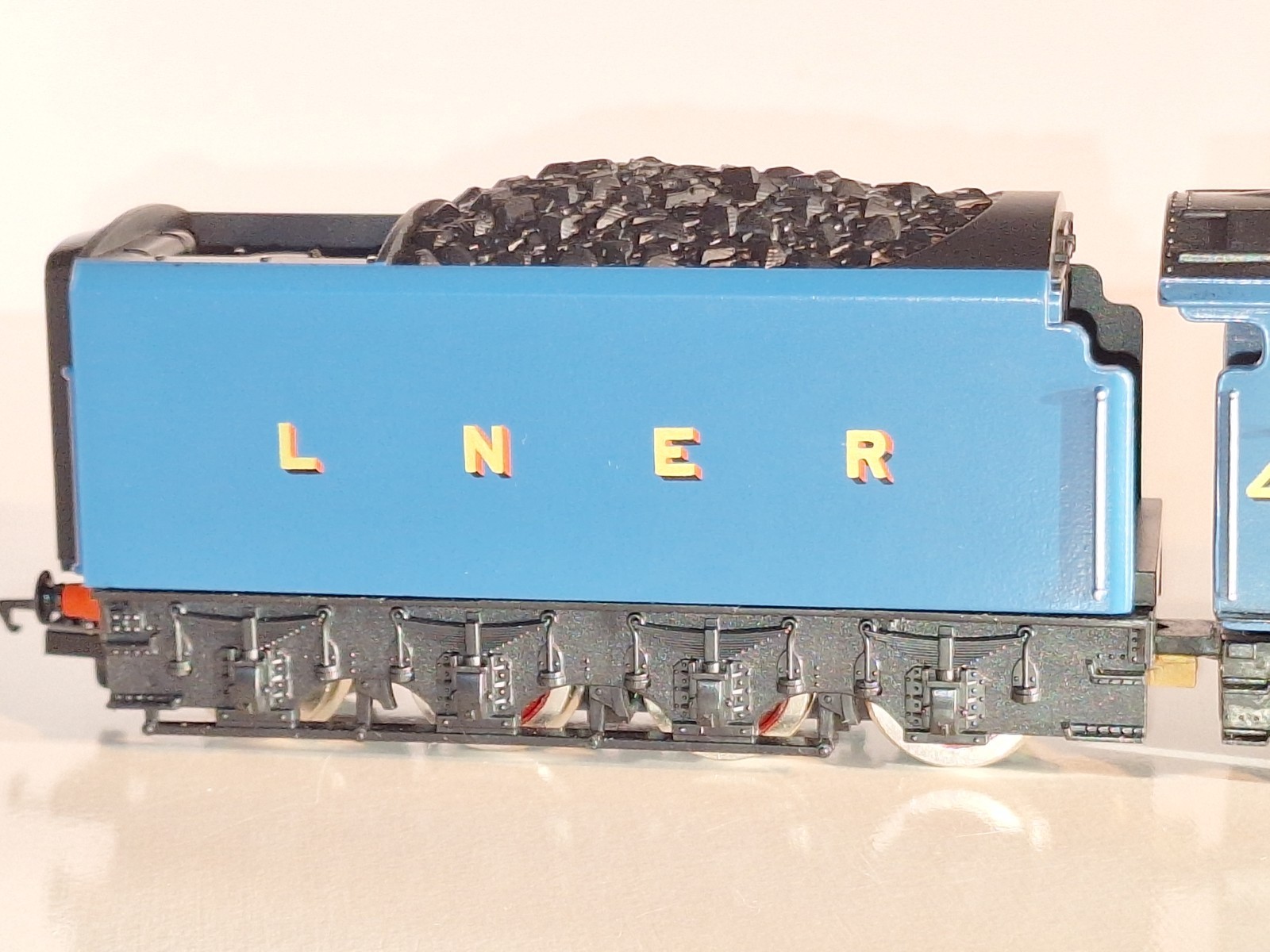 Hornby R077 LNER A4 Class Mallard. New Old Stock. Mint Cond. Boxed. 2 Rail DC.OO