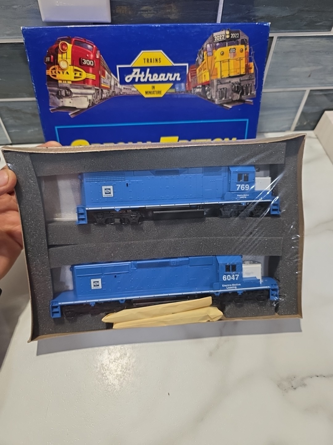 HO ATHEARN 2217 SPECIAL EMD LEASE ELECTROMOTIVE SD40-2 SHELL PARTS GP38-2 DUMMY