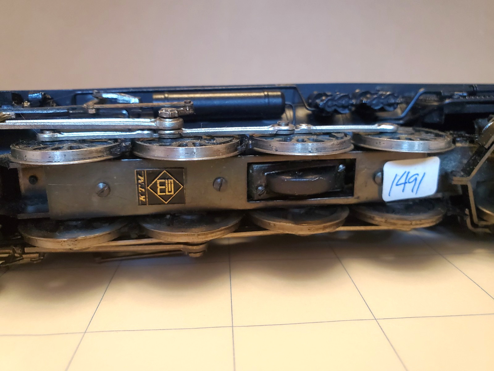 Max Grey SP 4-8-4 GS-4 Custom Painted With Working Headlights and Skirts
