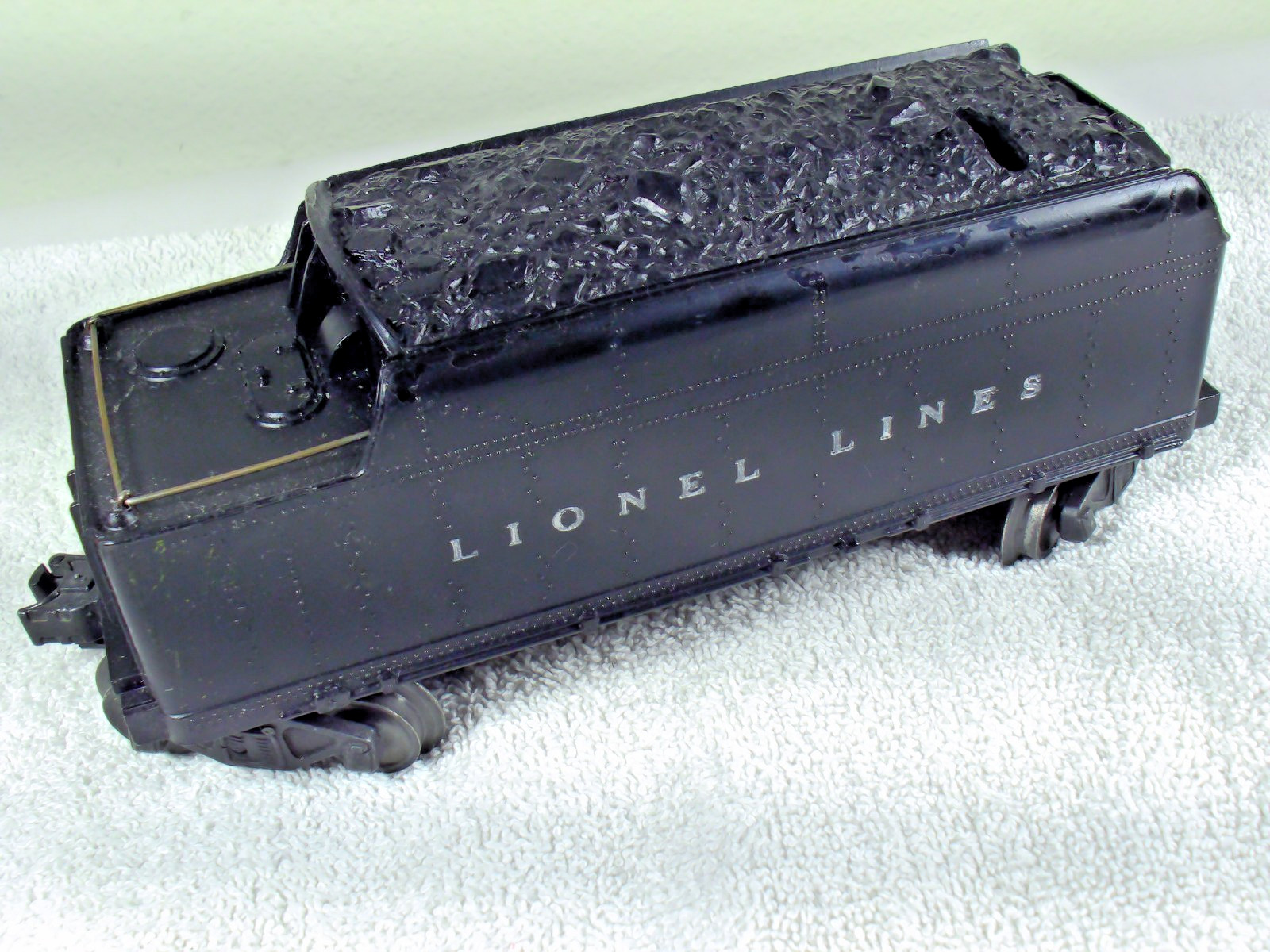 Lionel Vintage Original 2466w works on static test, needs truck rewire
