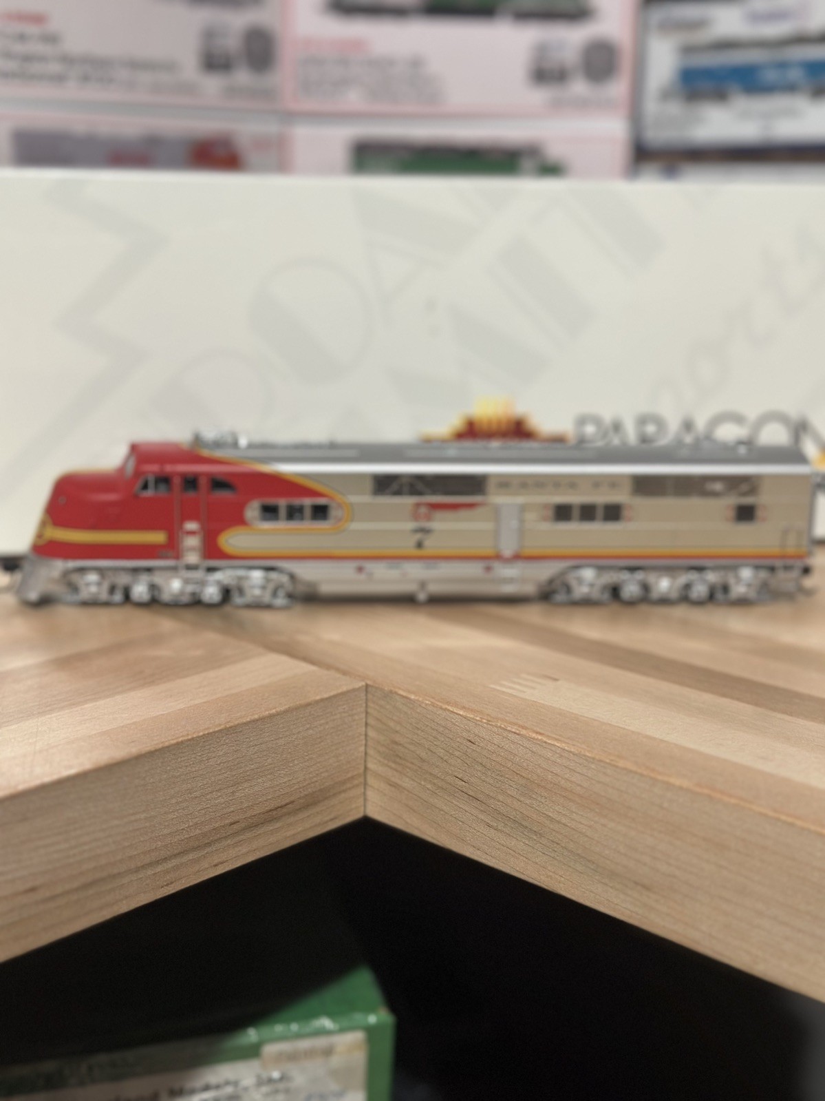 BROADWAY LIMITED BLI 7L, 4L/4A ATSF A-B-A SET of E-1’s POSTWAR DC DCC sound