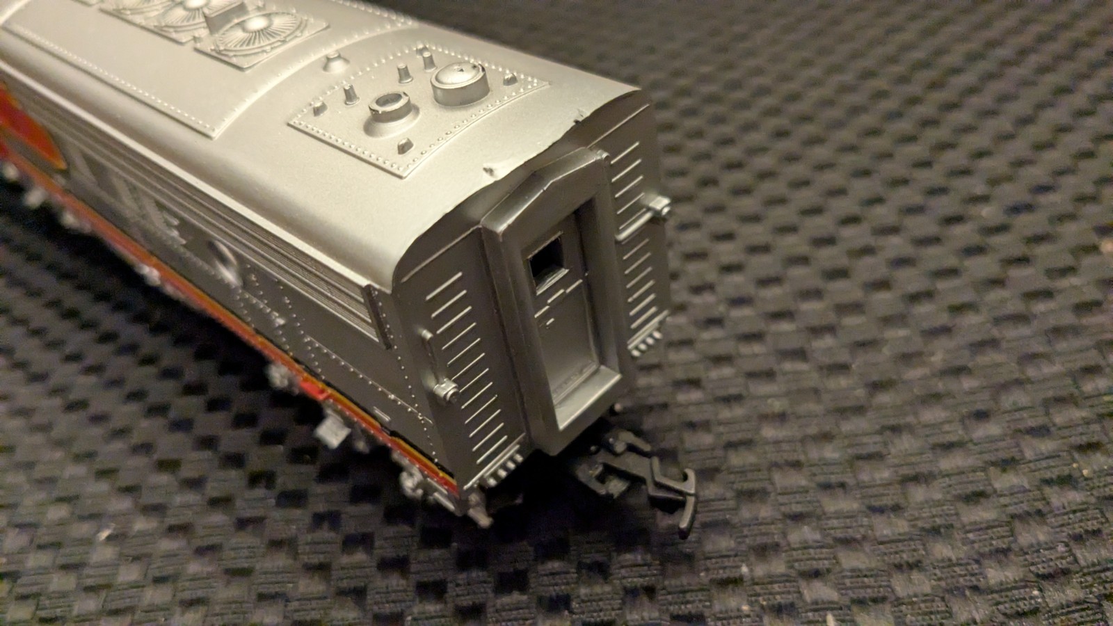 Life-Like HO F7 A Locomotive Santa Fe, LN, Runs real fast, pulls good too.