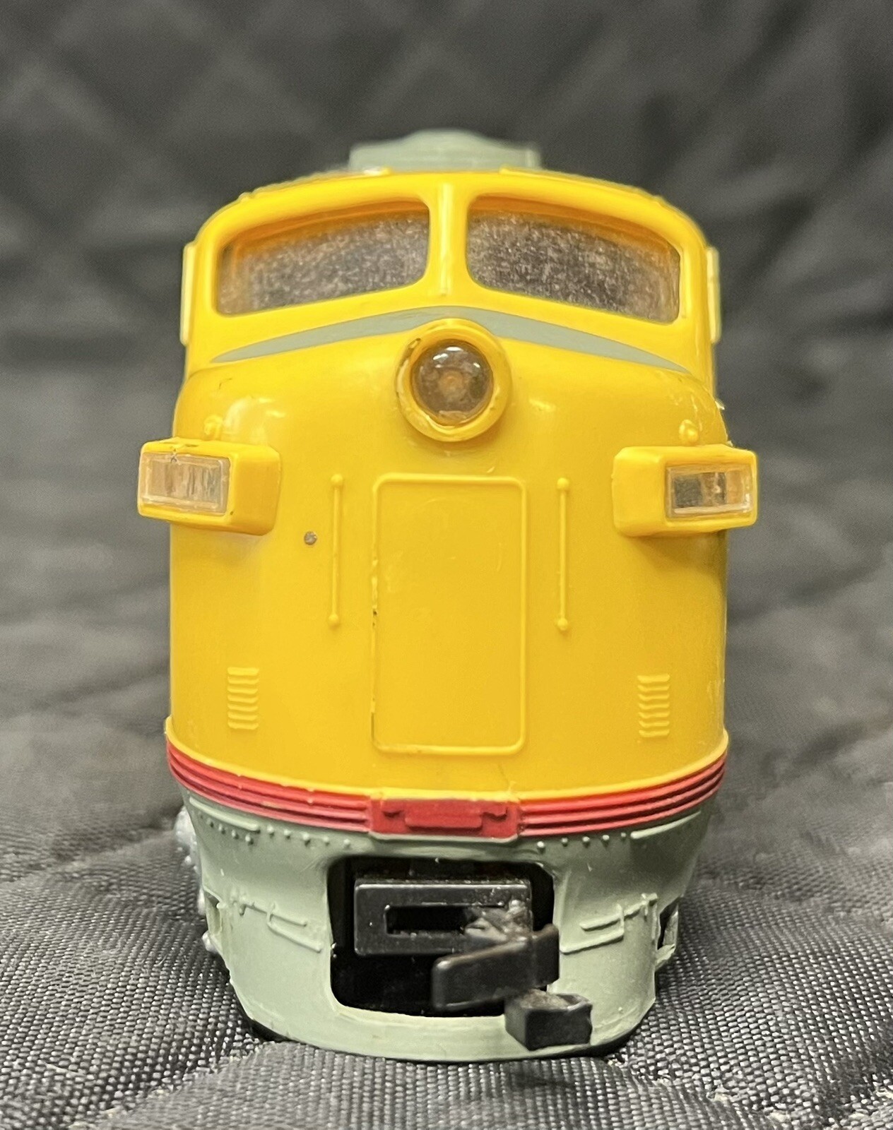 Bachmann HO Union Pacific 1206 Locomotive Engine HO Yellow Gray Red – Working