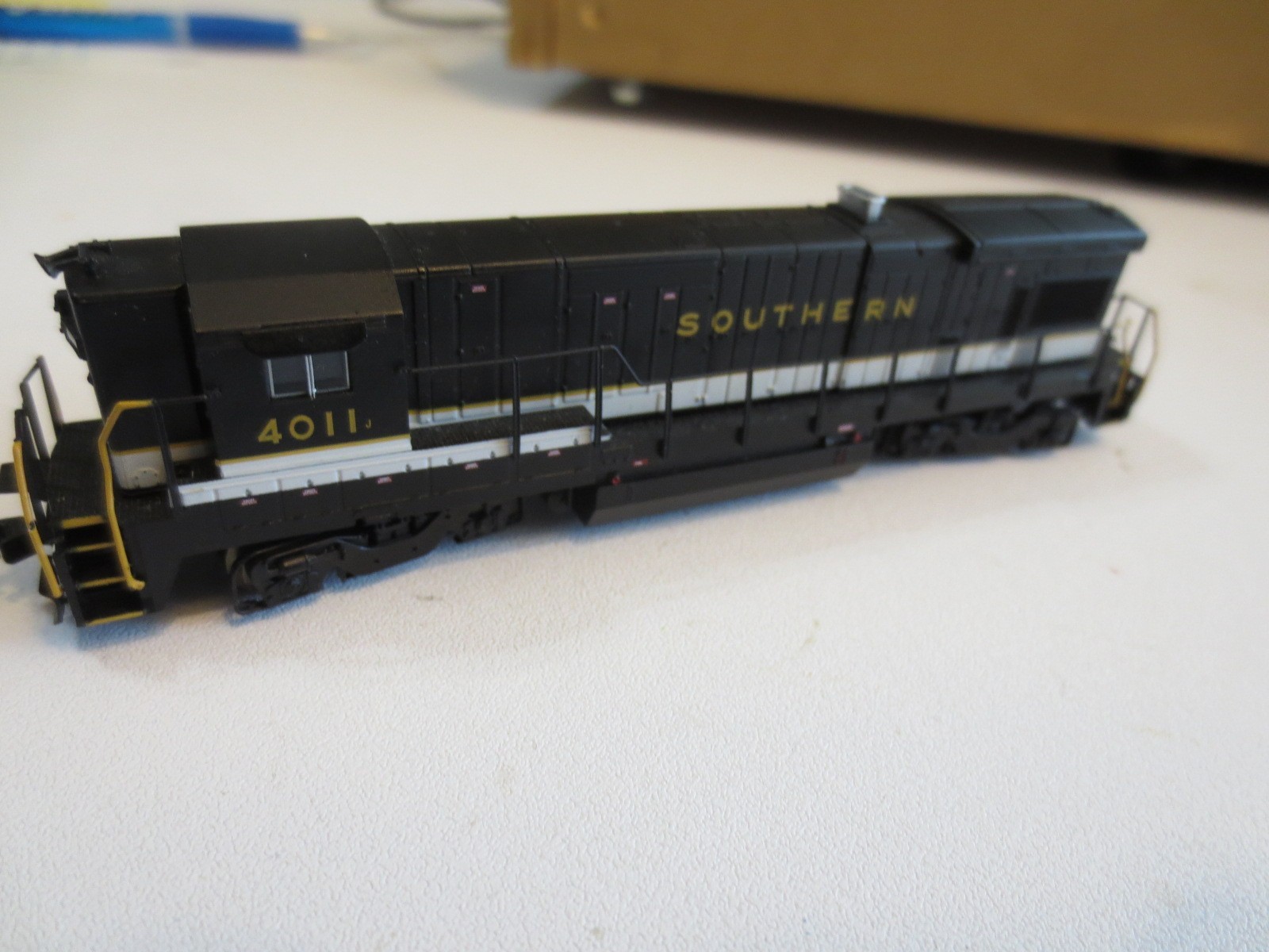 Atlas Southern GE B23-7 #4011 Diesel Locomotive N Scale DC