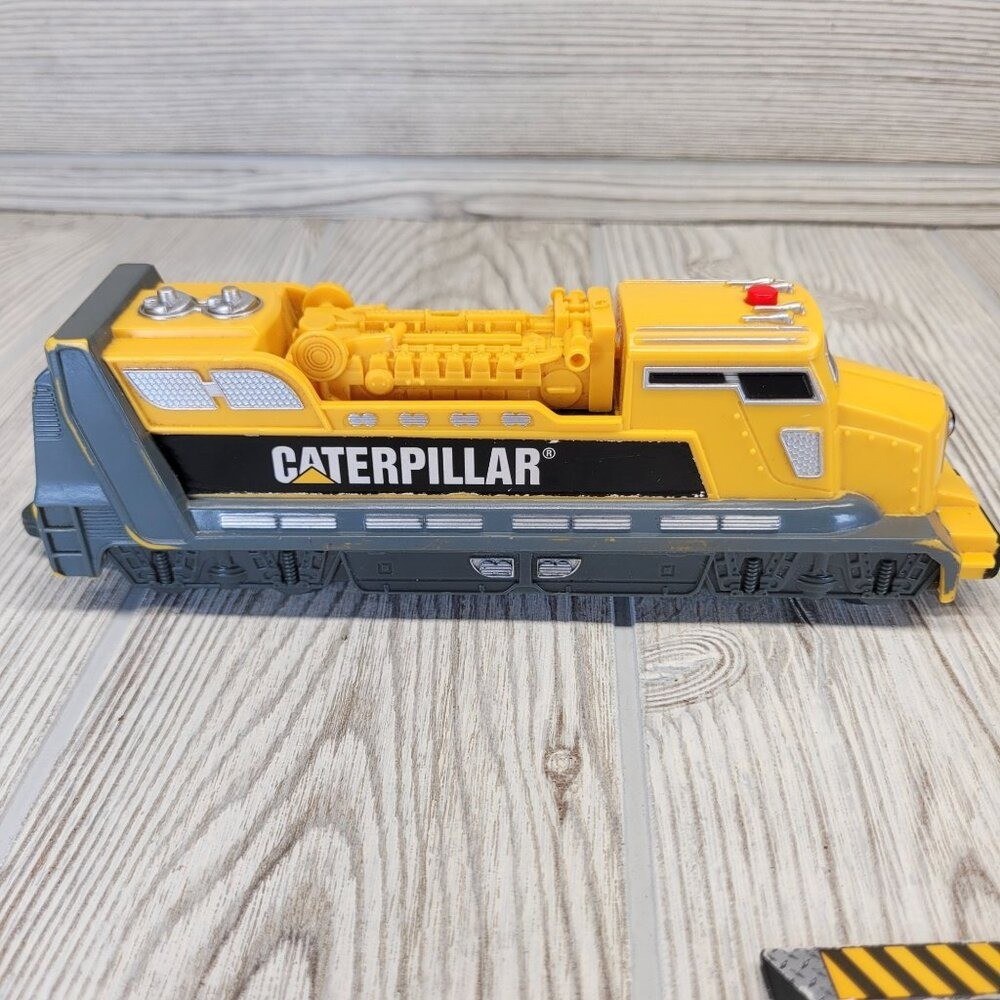 Toy State Caterpillar Construction Express Train Track Set Motorized Locomotive