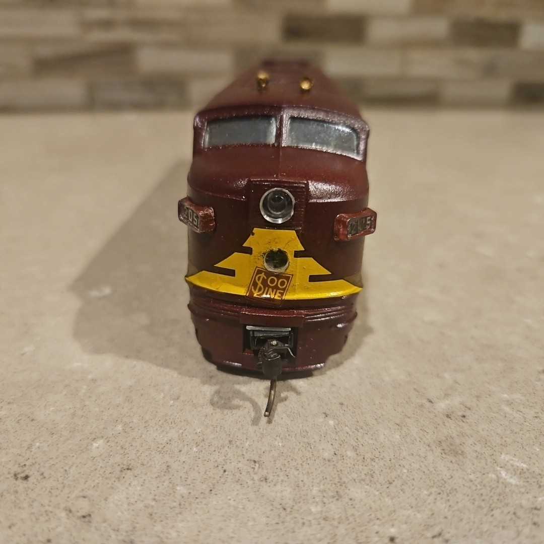 Train Miniature TM HO Custom Paint Soo Line Powered Alco FA-1 Locomotive (READ)