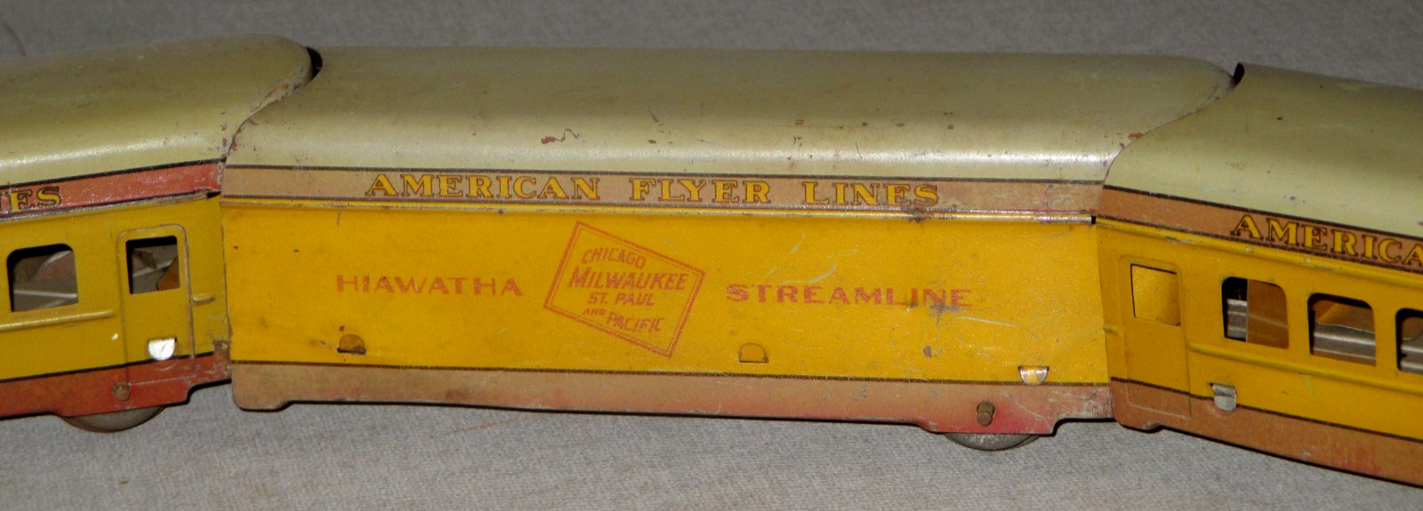 1930’S AMERICAN FLYER-PRE WAR- TIN WIND -UP HIAWATHA STREAMLINE 5 PC TRAIN SET