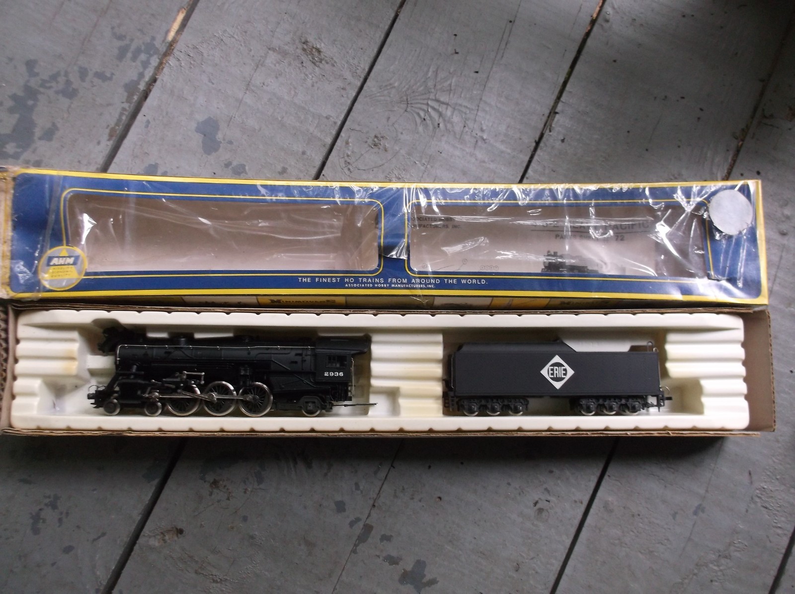 NIB AHM RIVAROSSI “HO” 4-6-2 ERIE HEAVY PACIFIC STEAM LOCO & TENDER