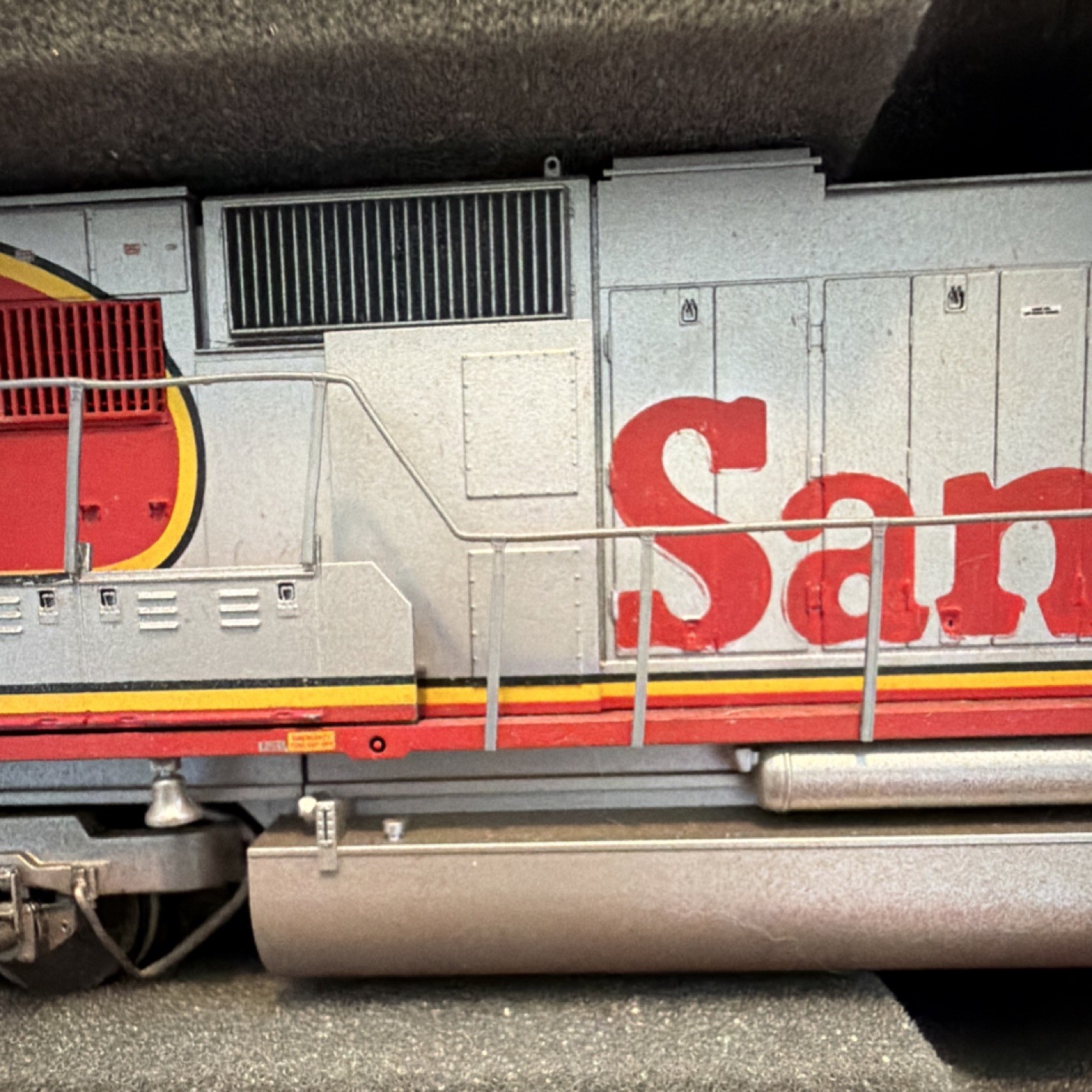 Athearn Genesis HO EMD SD75M Santa Fe Diesel Locomotive Analog DC G6137