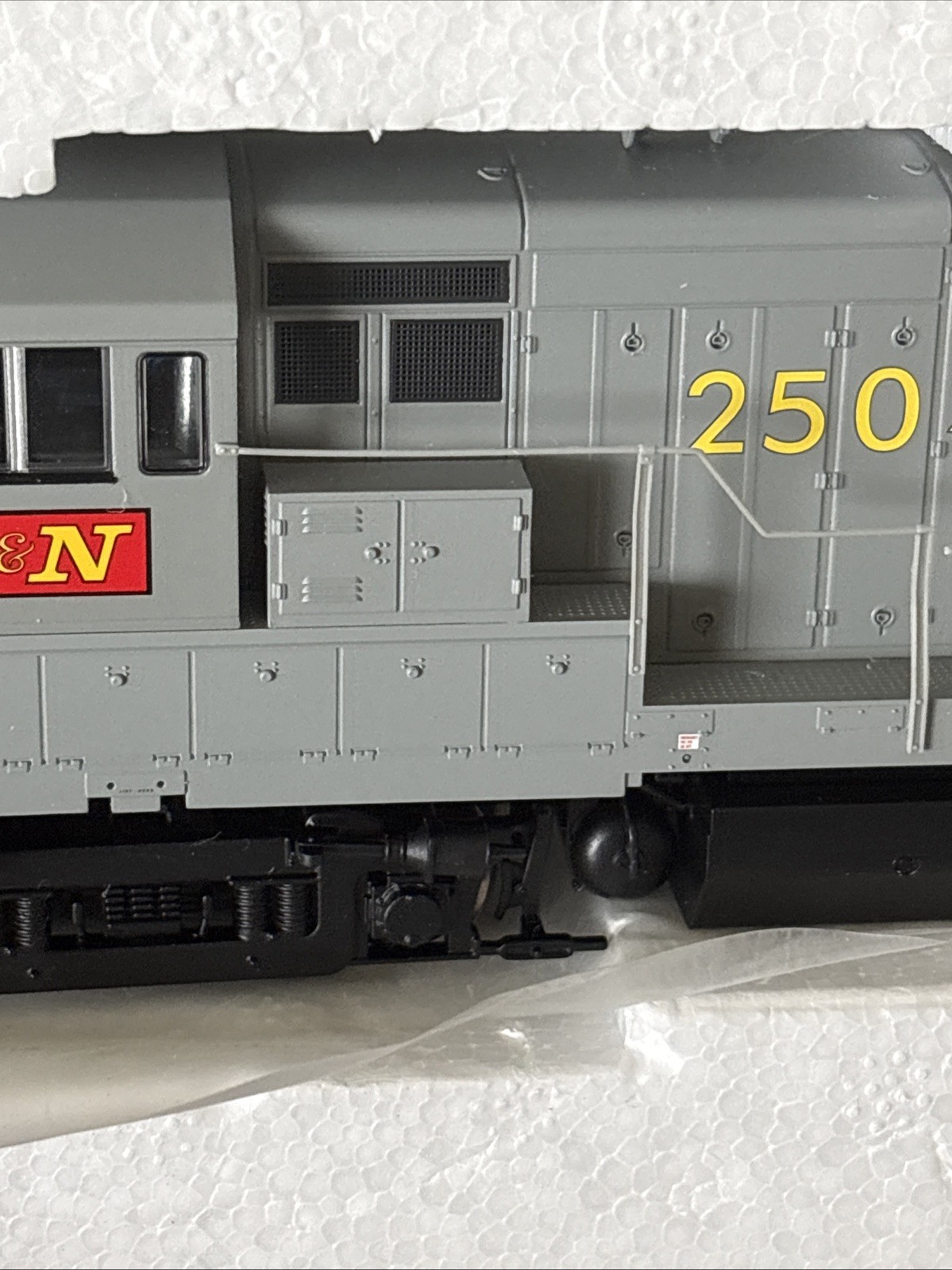 Walthers Proto 2000 HO U28B Locomotive L&N #2504 New