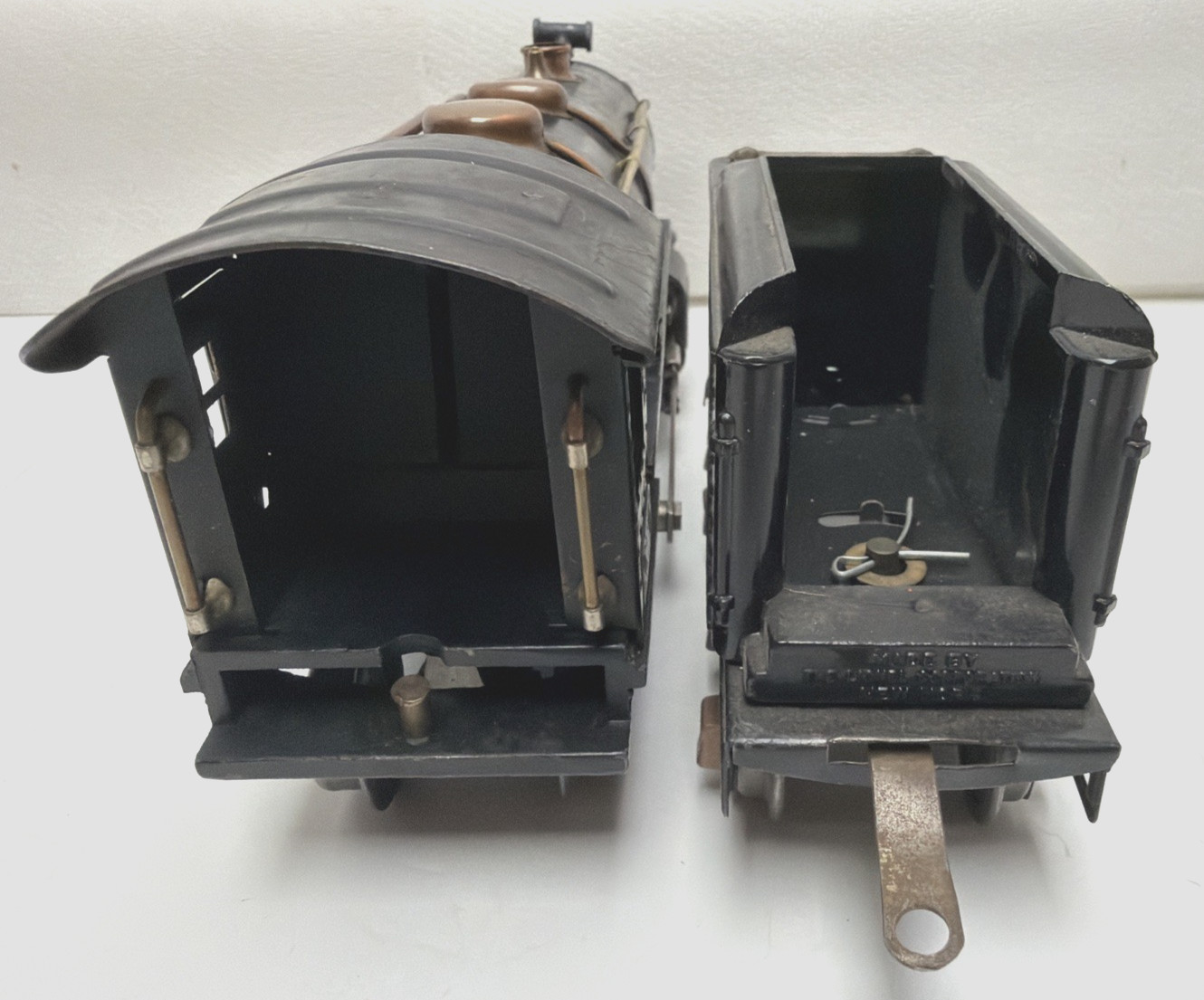 LIONEL PREWAR O-GAUGE 262 LOCOMOTIVE & TENDER WITH 609/609/611 PASSENGER CARS