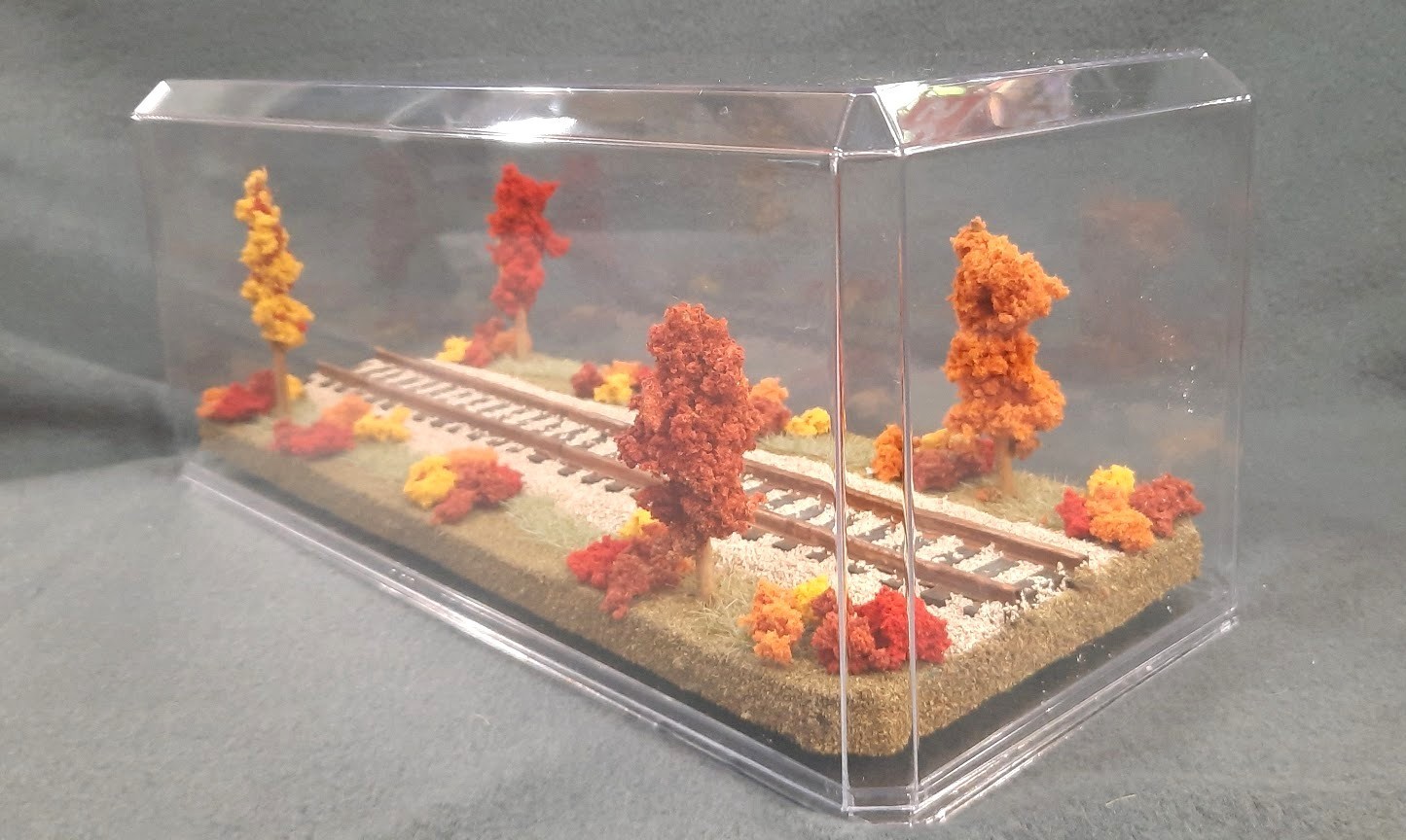 S SCALE 13″ SINGLE TRACK DISPLAY CASE- “FALL FOILAGE SCENE”-FOR ANY S TRAINS