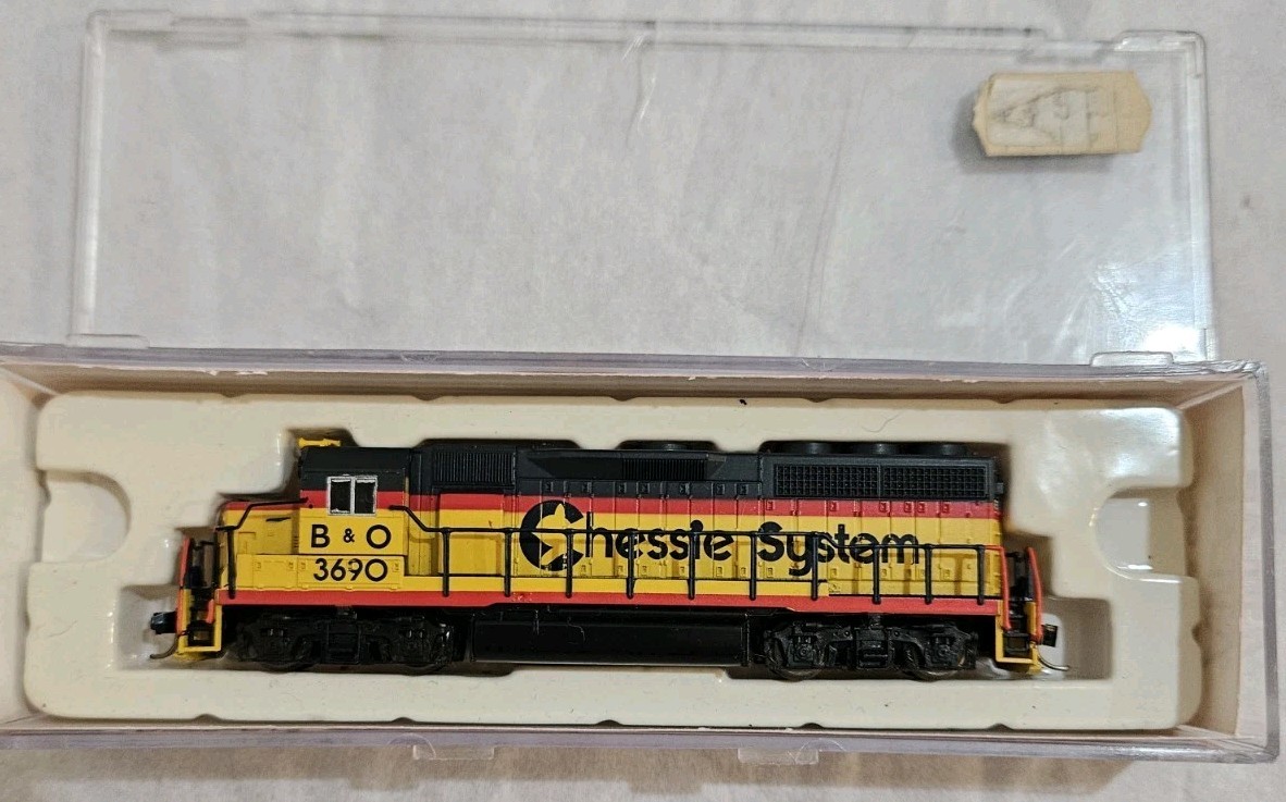 ATLAS N SCALE #48505 CHESSIE SYSTEM B&O GP-40 DIESEL LOCOMOTIVE Road # 3690